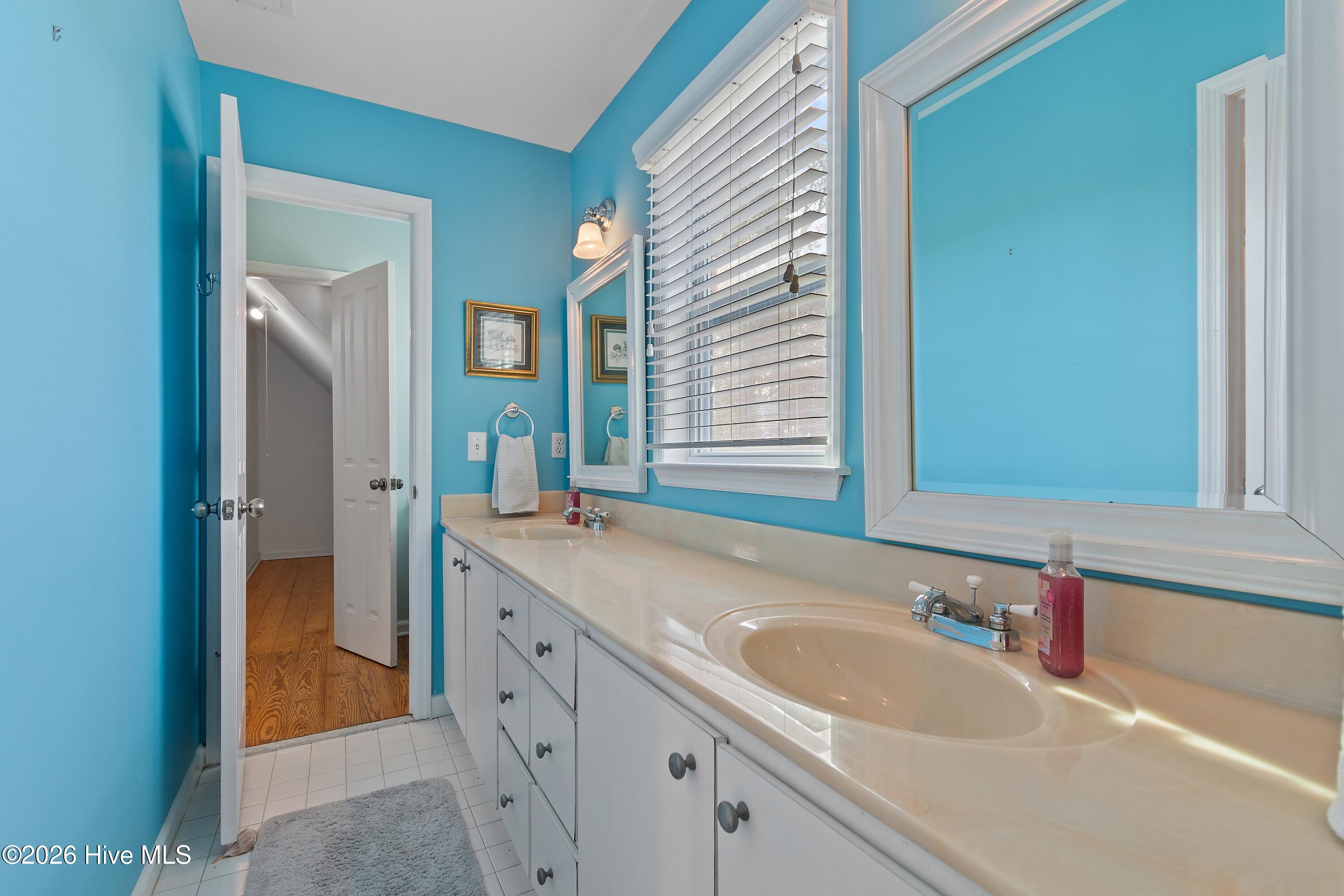 100564312 | Photo 32