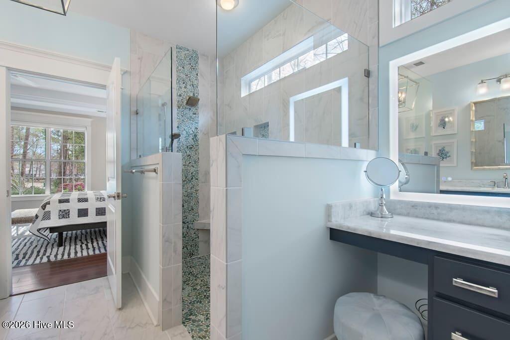 100562919 | Photo 46