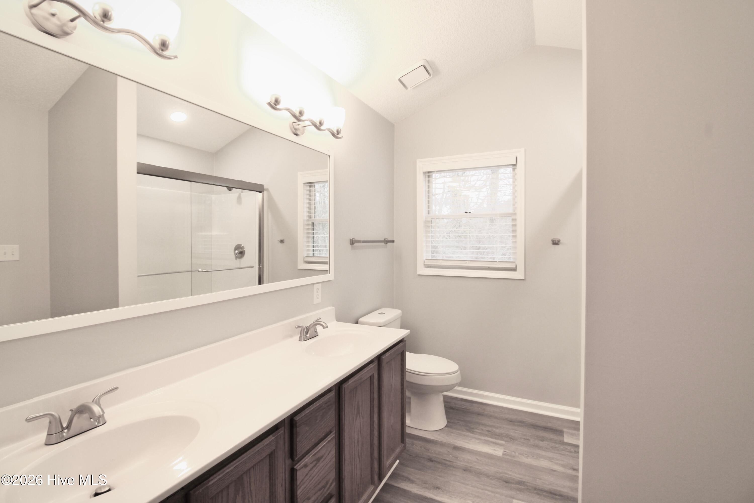 100555902 | Photo 16