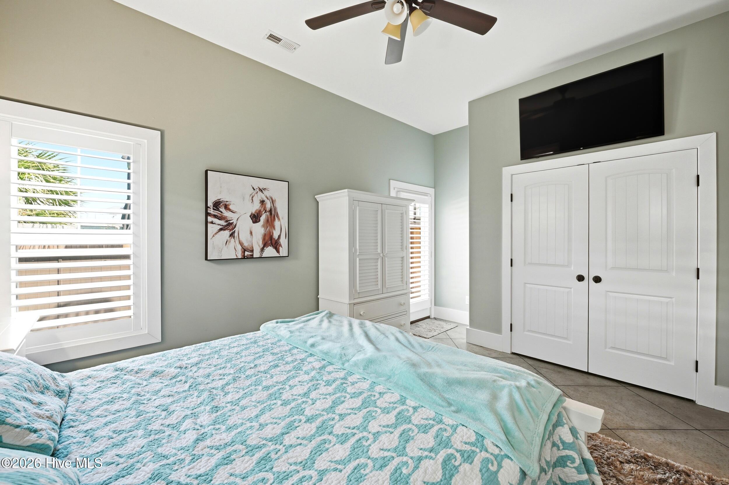 100568408 | Photo 15