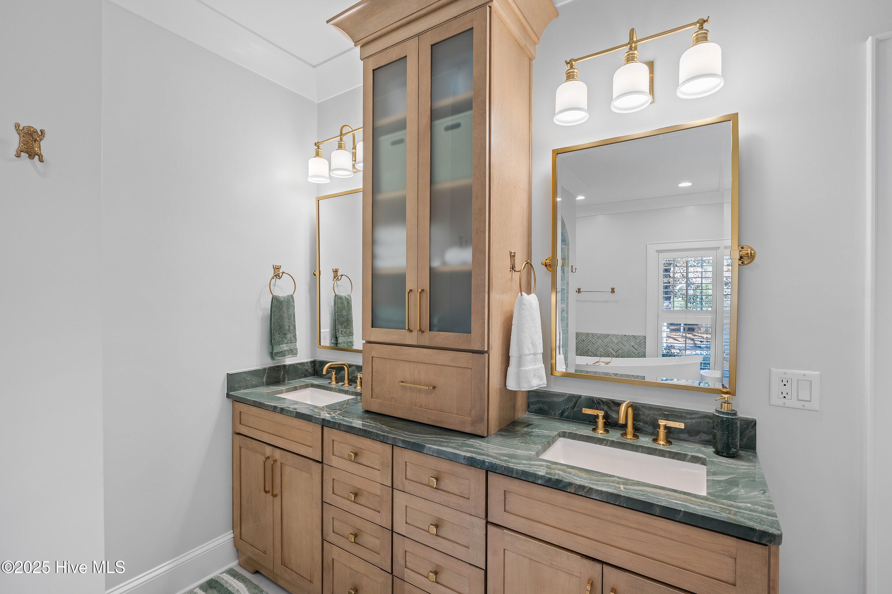 100547922 | Photo 28