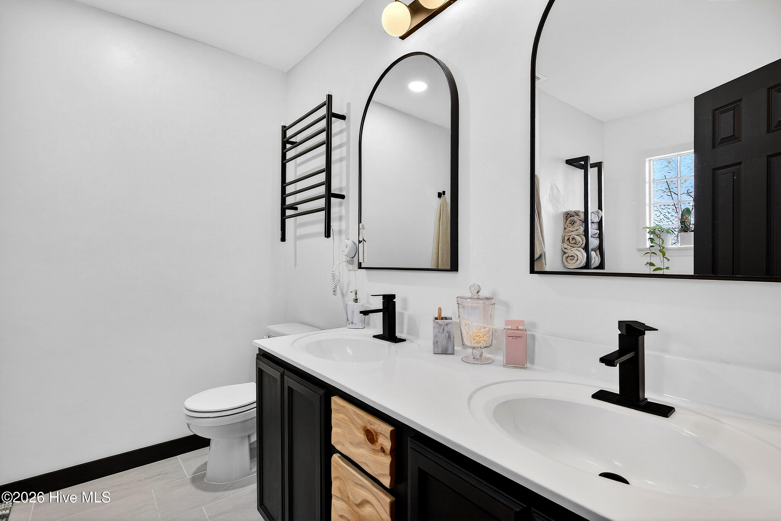 100548948 | Photo 21