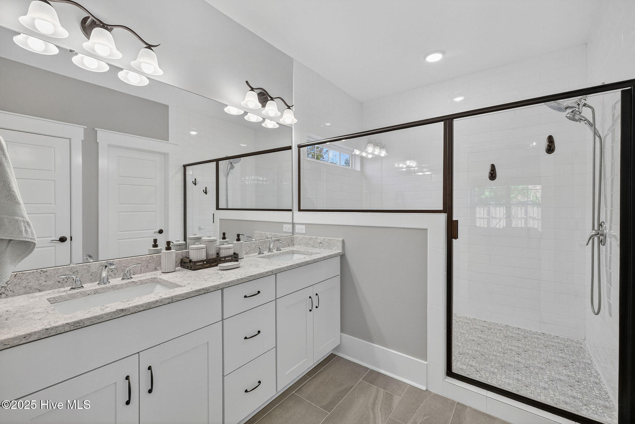 100541568 | Photo 25