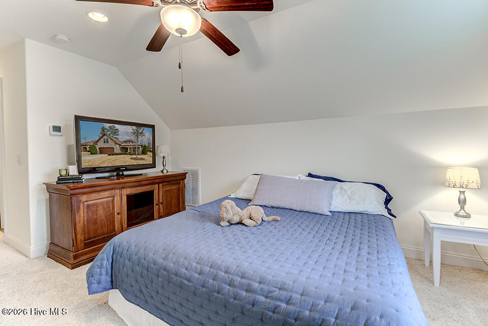 100548216 | Photo 35