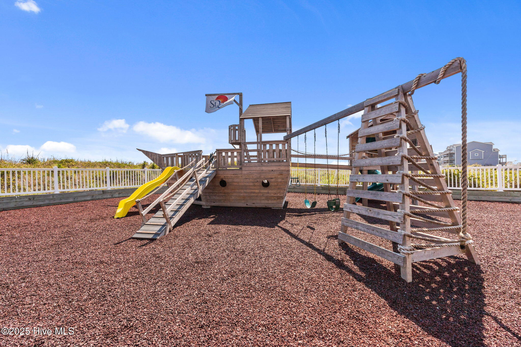 100528908 | Photo 51