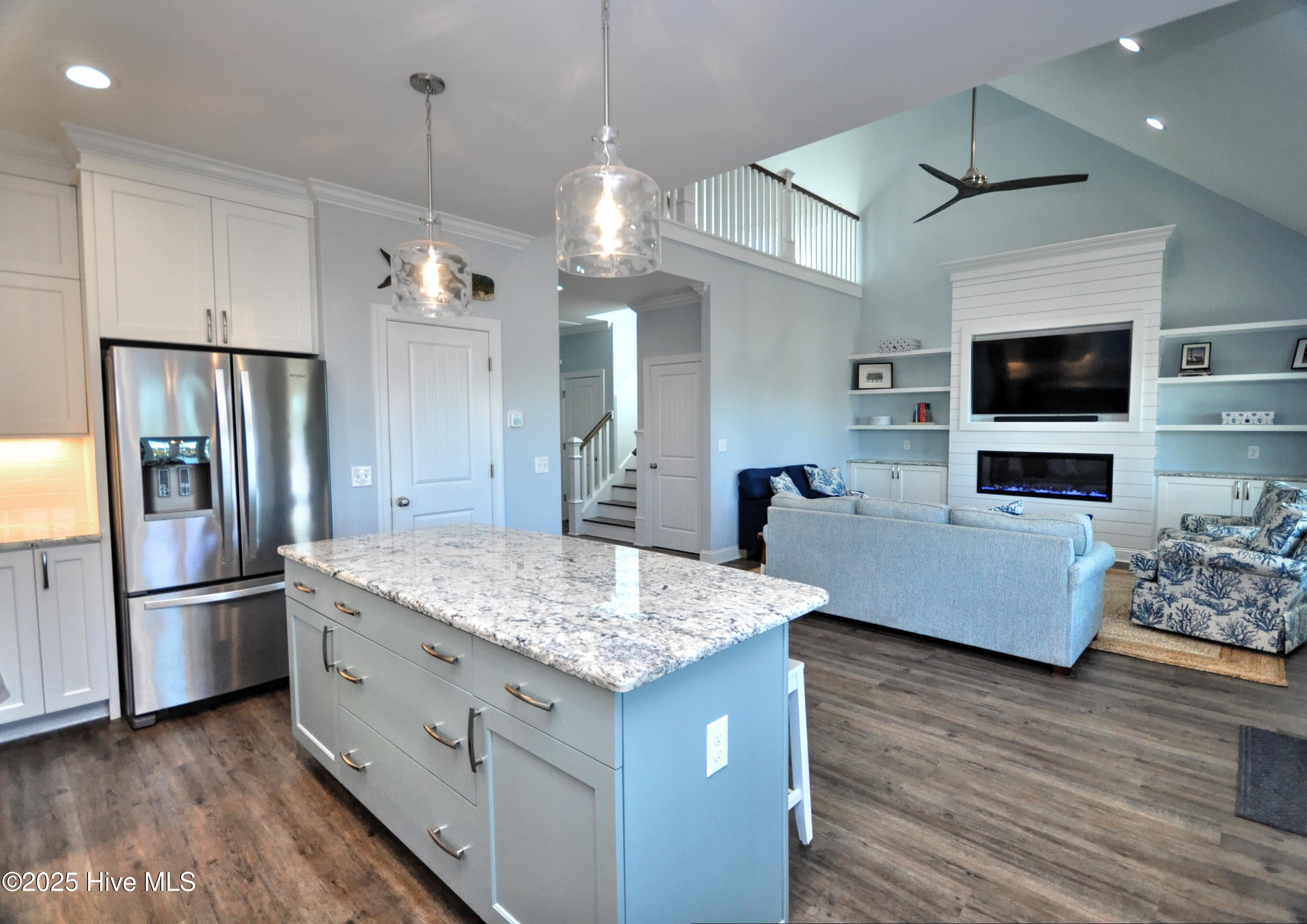 100546386 | Photo 15