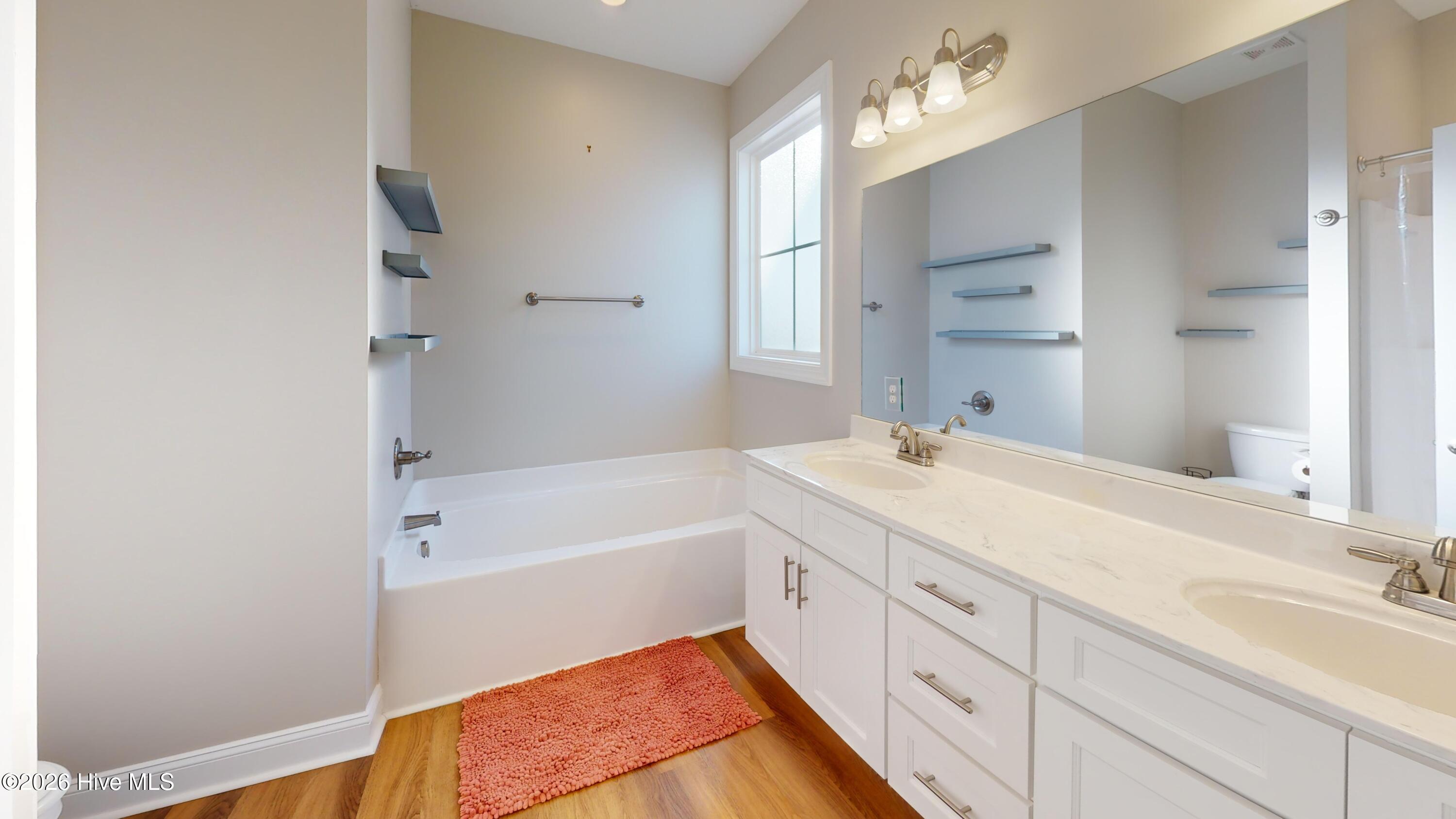 100547102 | Photo 36