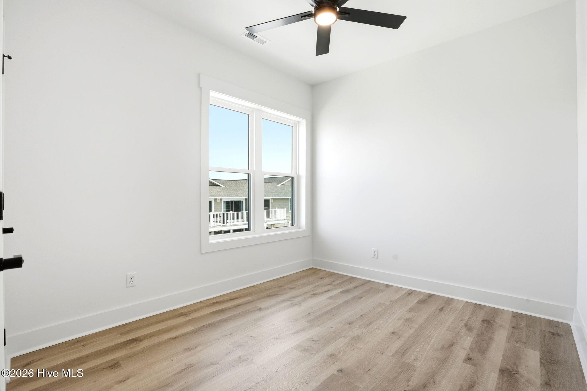 100561284 | Photo 69