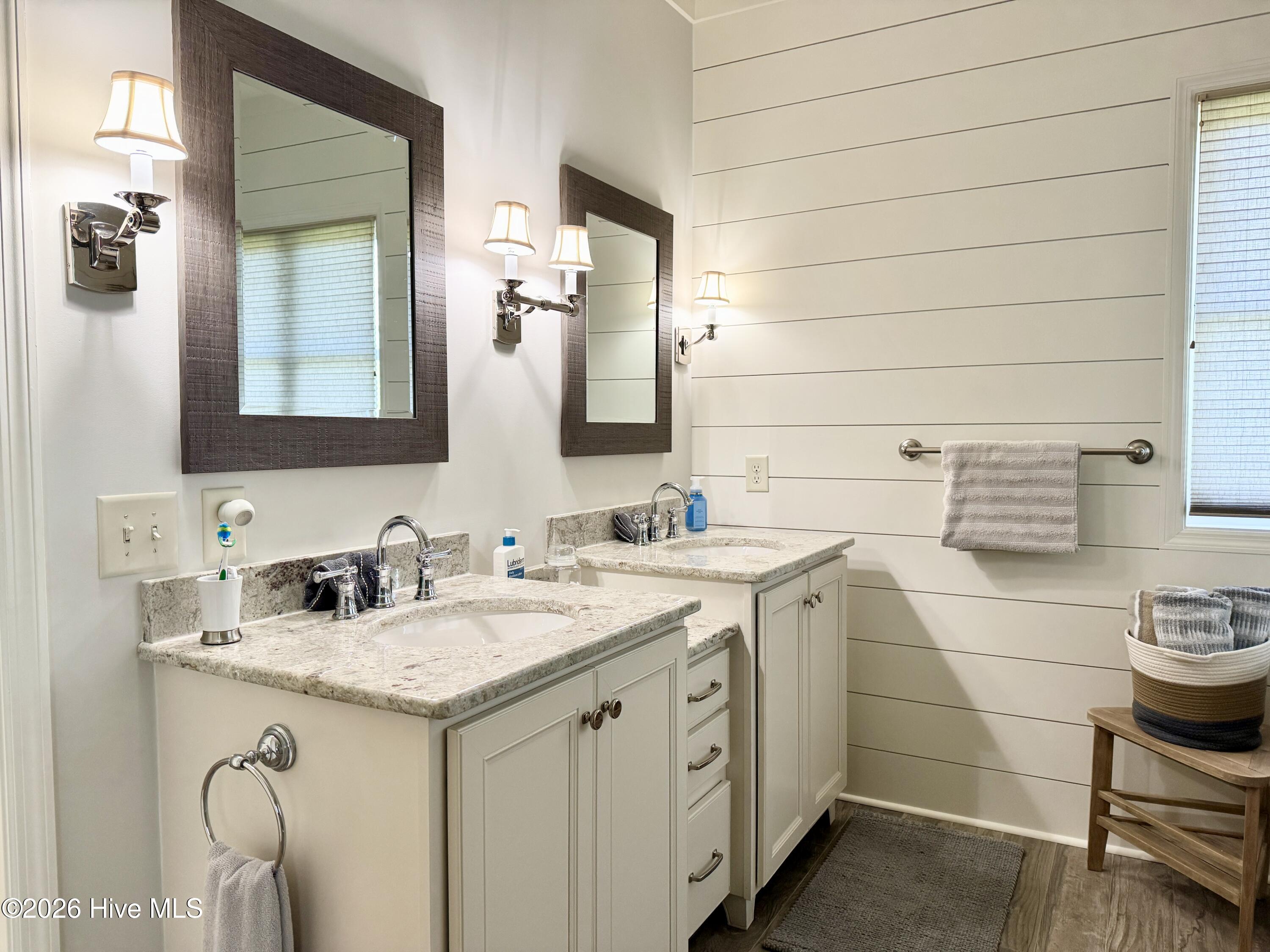 100565124 | Photo 36