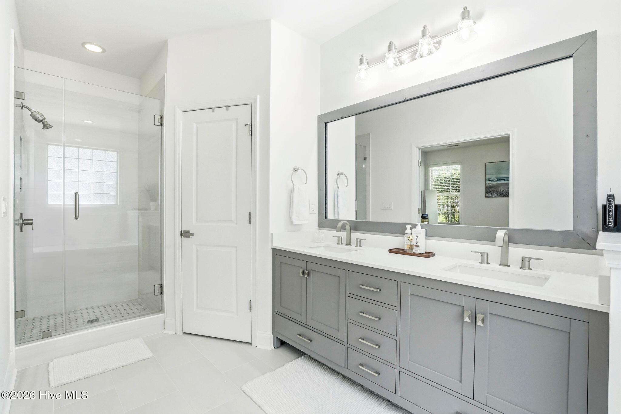 100566461 | Photo 32