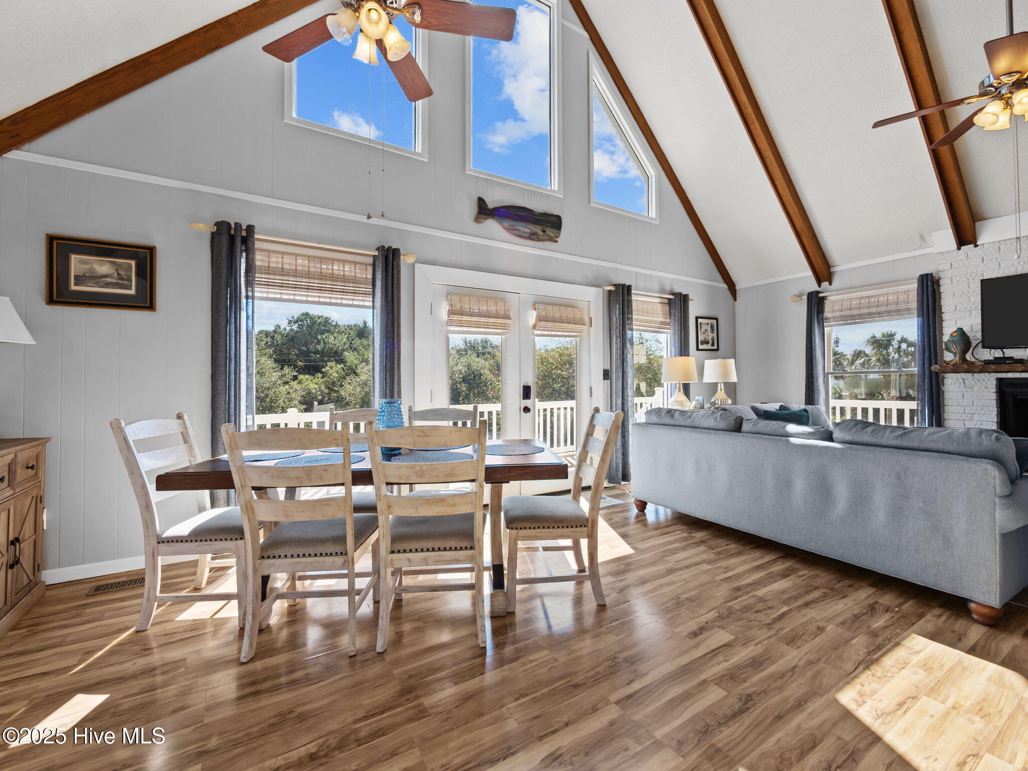 100537997 | Photo 16