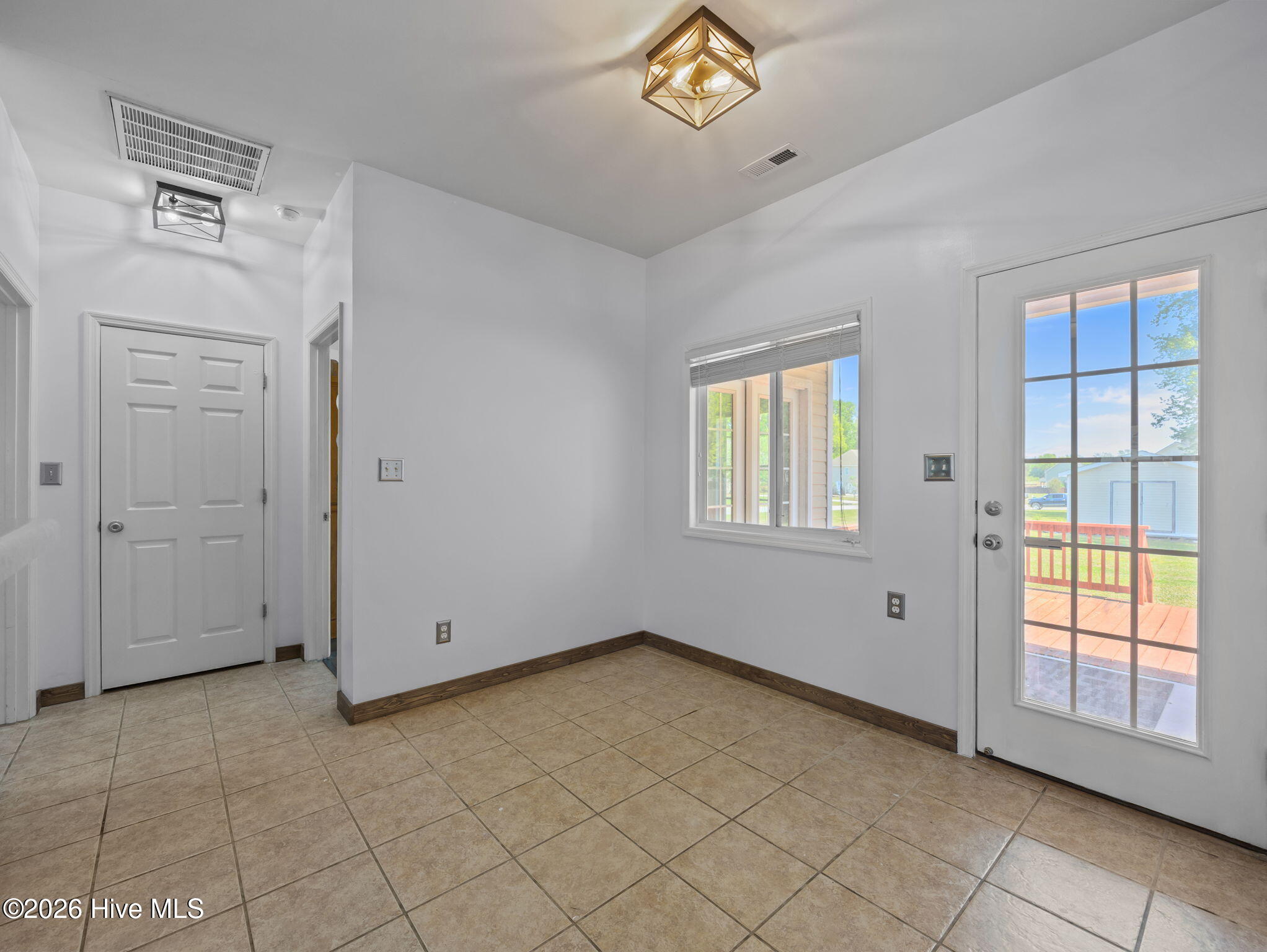 100567652 | Photo 18