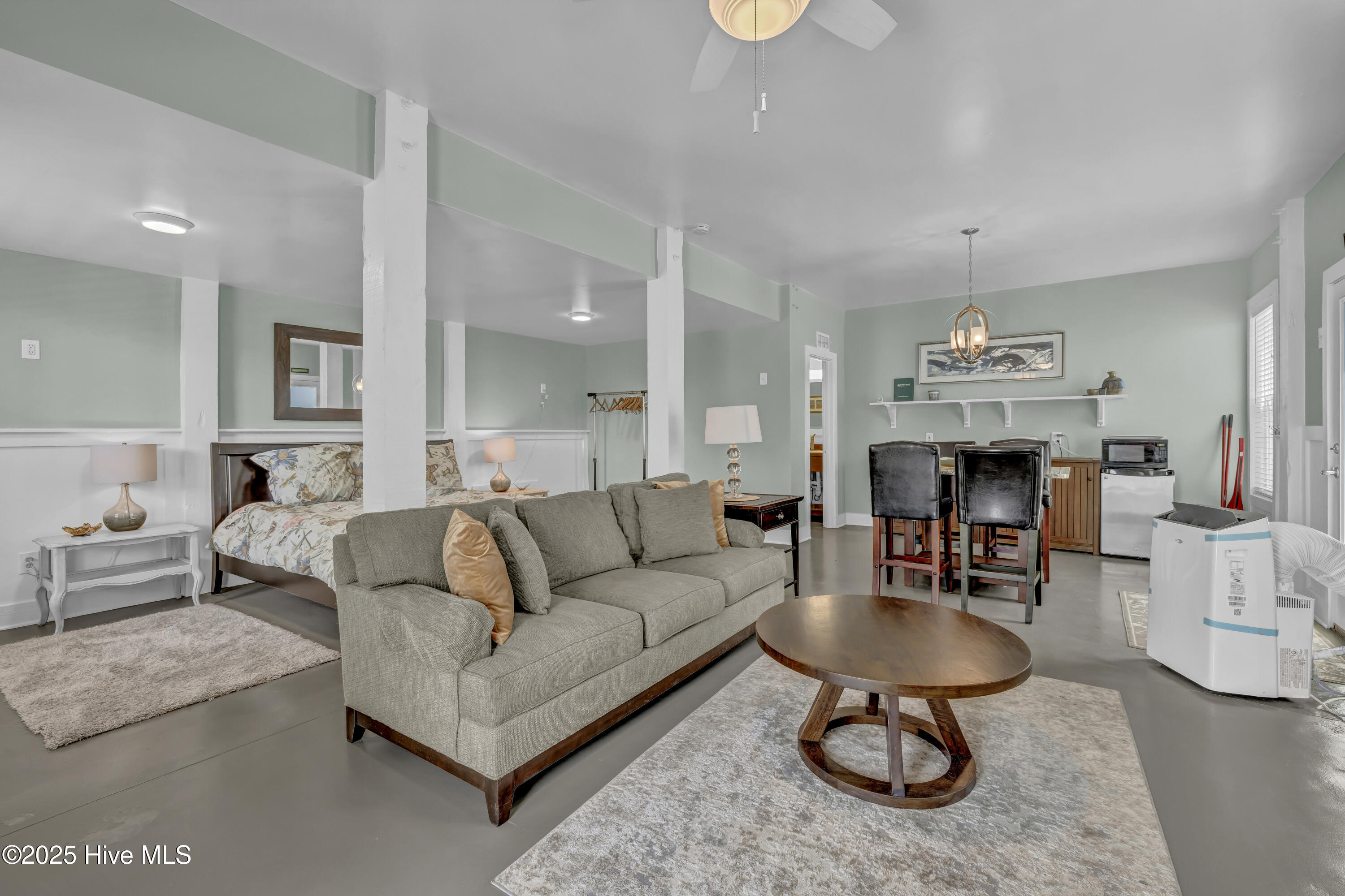 100515880 | Photo 36