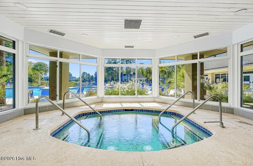 100563652 | Photo 19