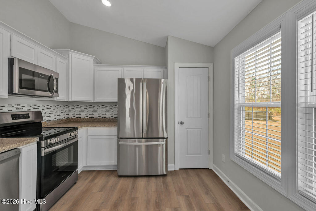 100558571 | Photo 11