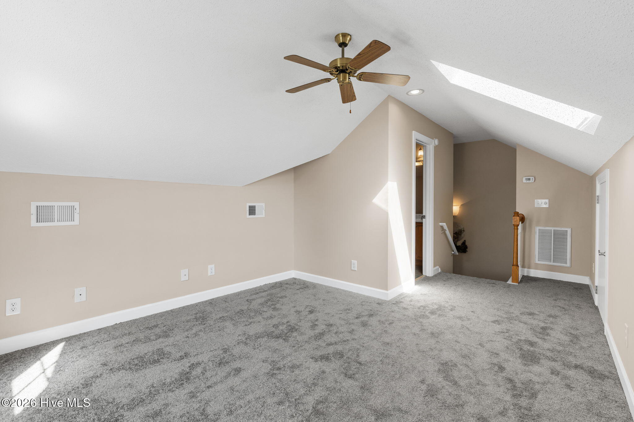 100567256 | Photo 38