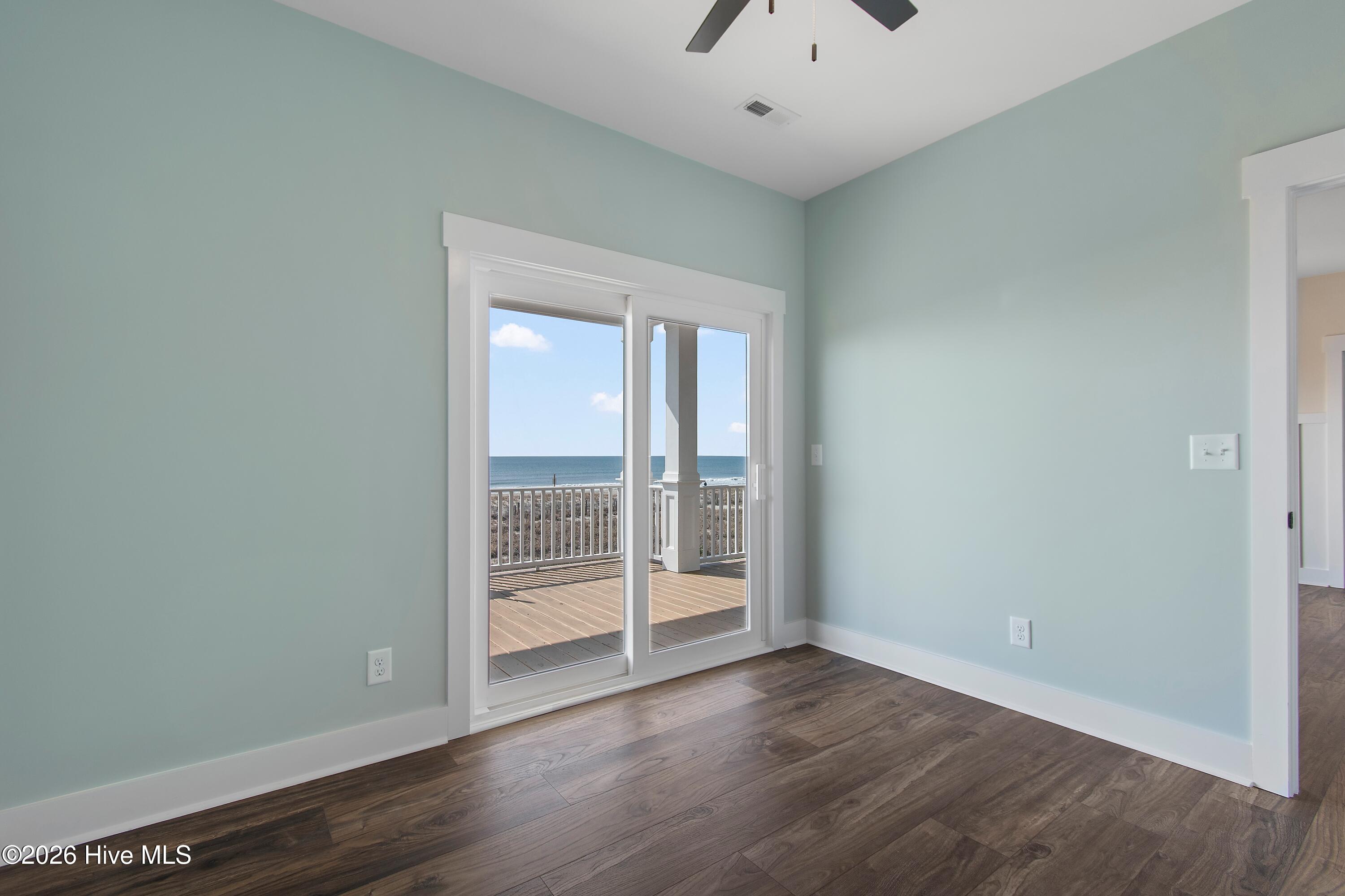 100525710 | Photo 52