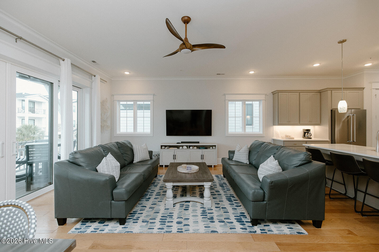 100550346 | Photo 14