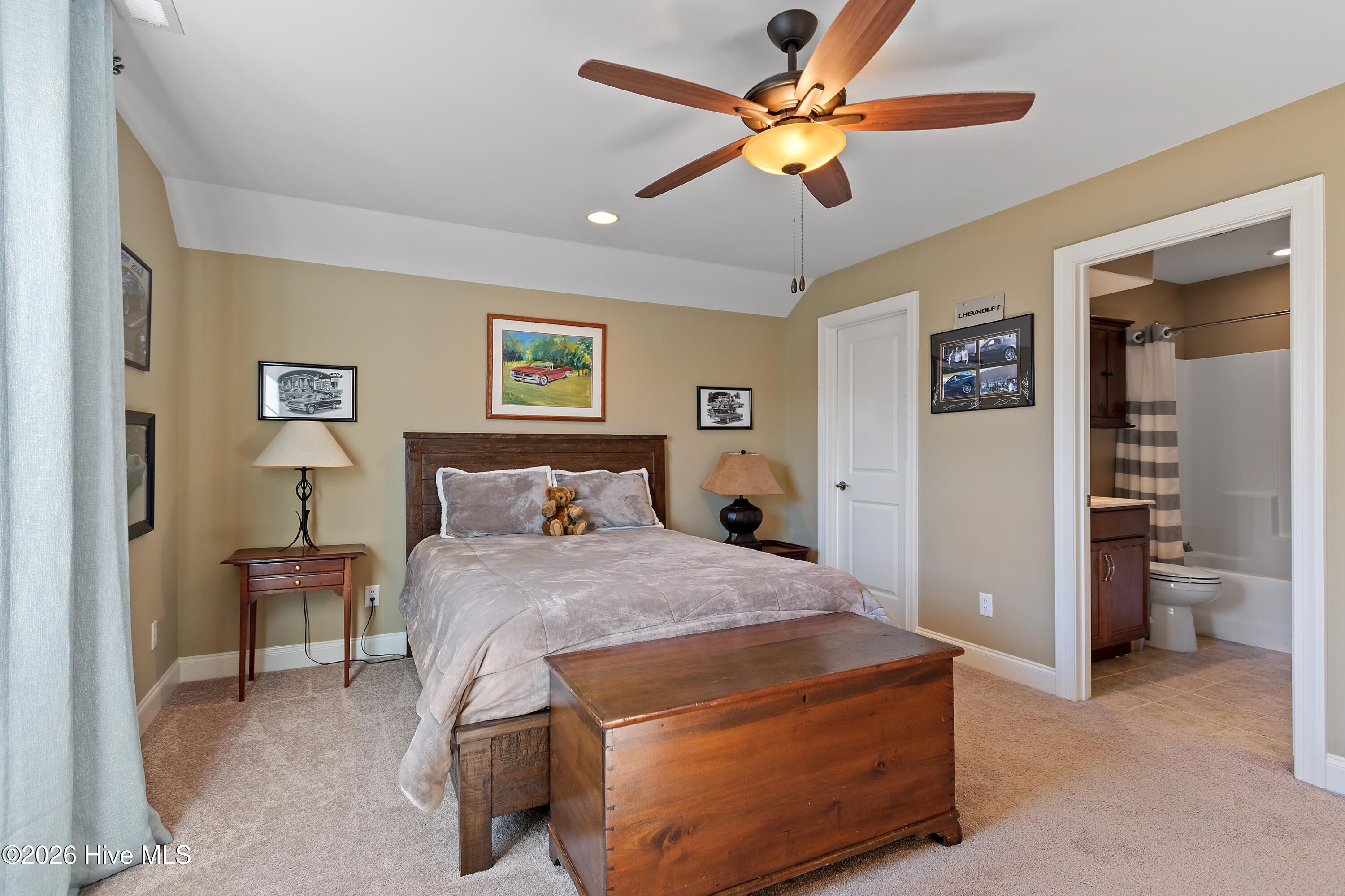 100558419 | Photo 42