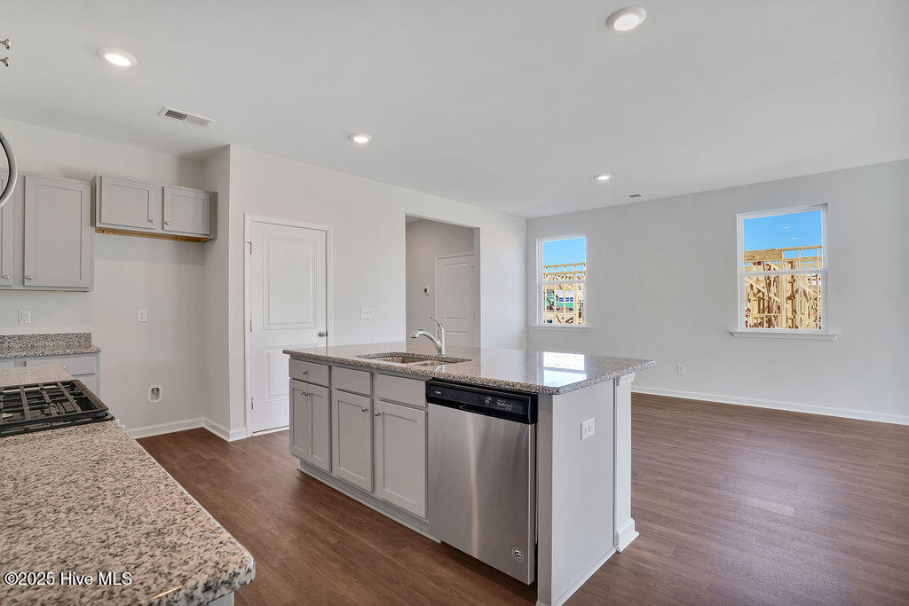 100546777 | Photo 12