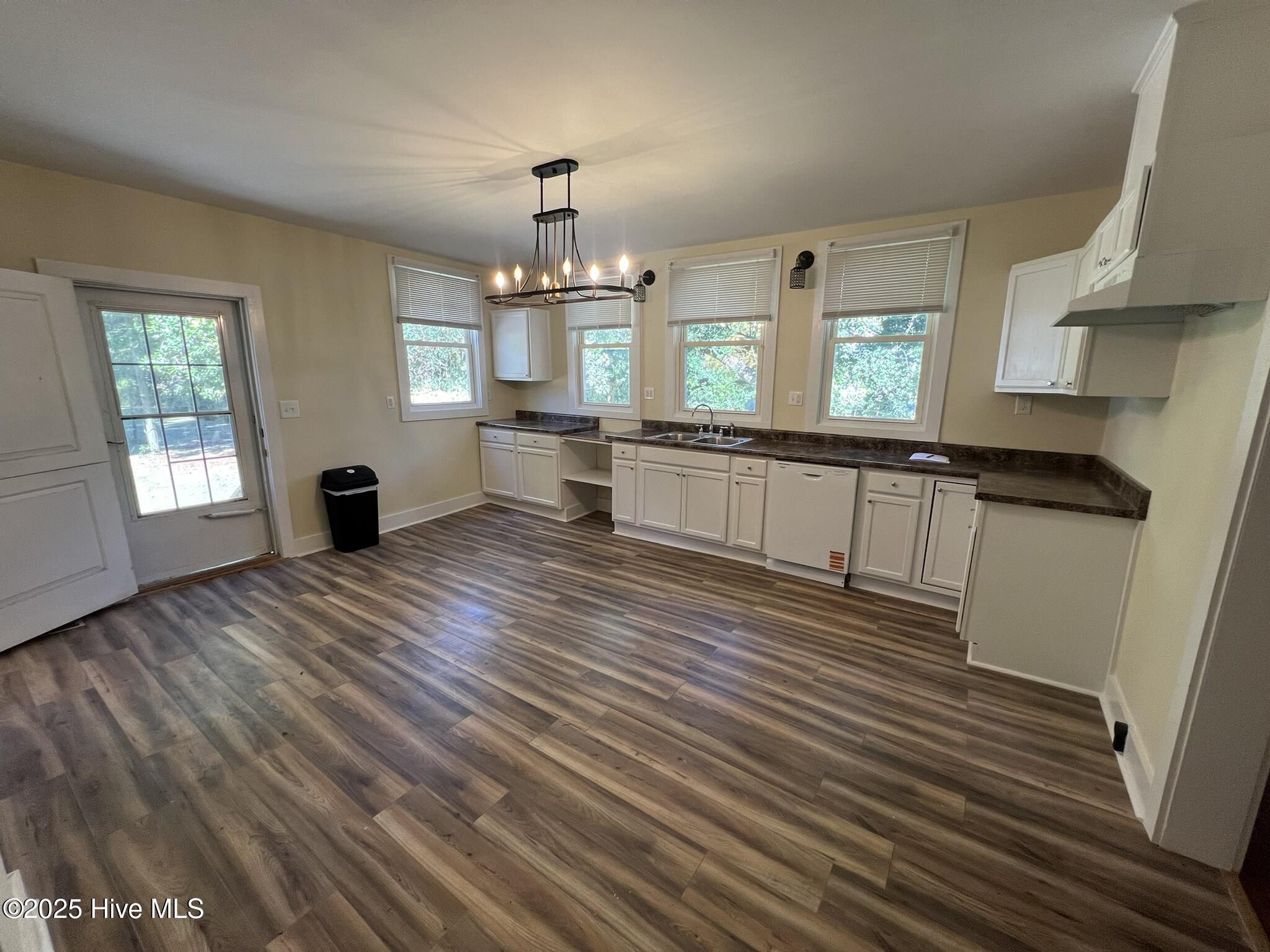 100539928 | Photo 13