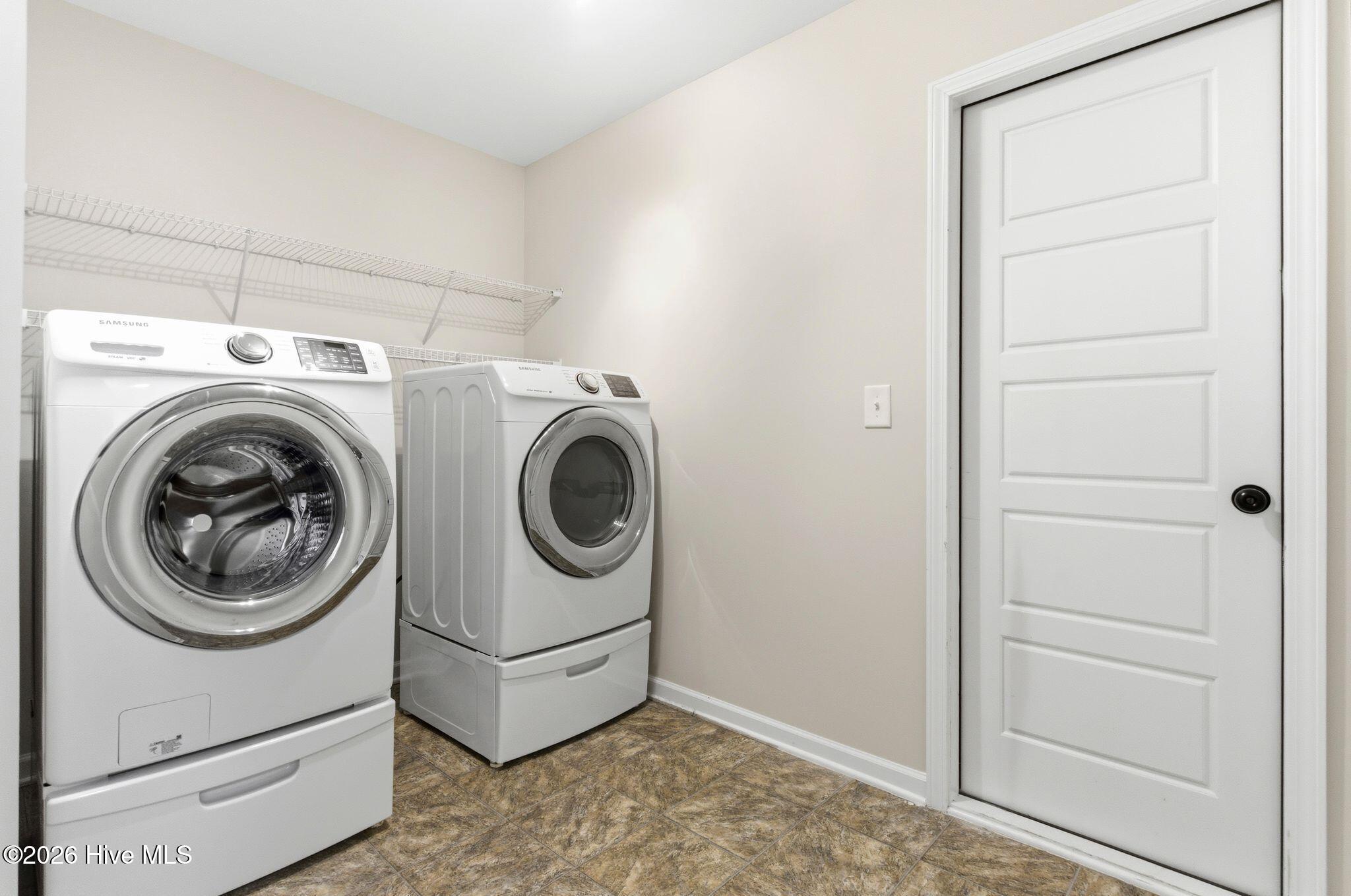 100566859 | Photo 51