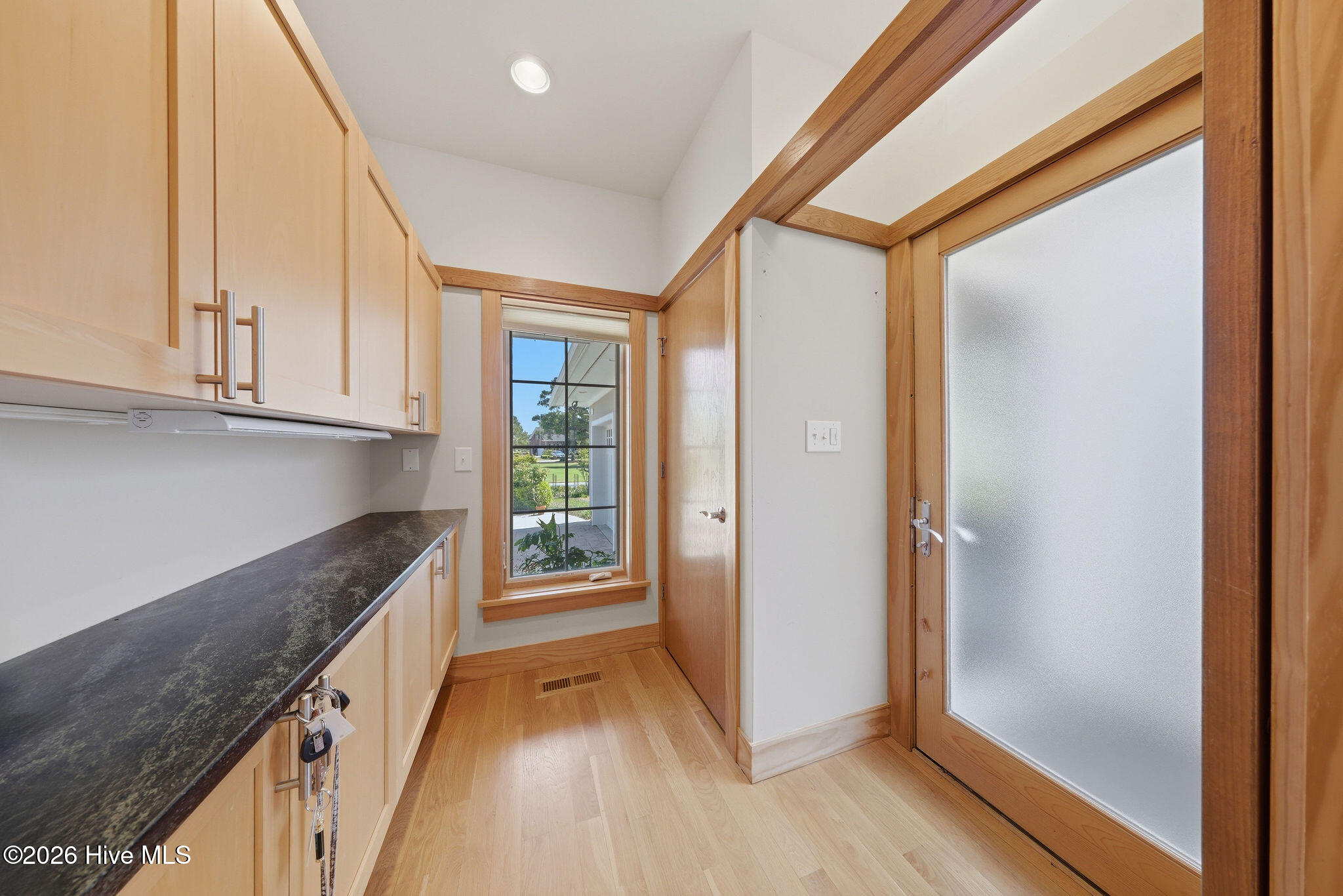 100569152 | Photo 13