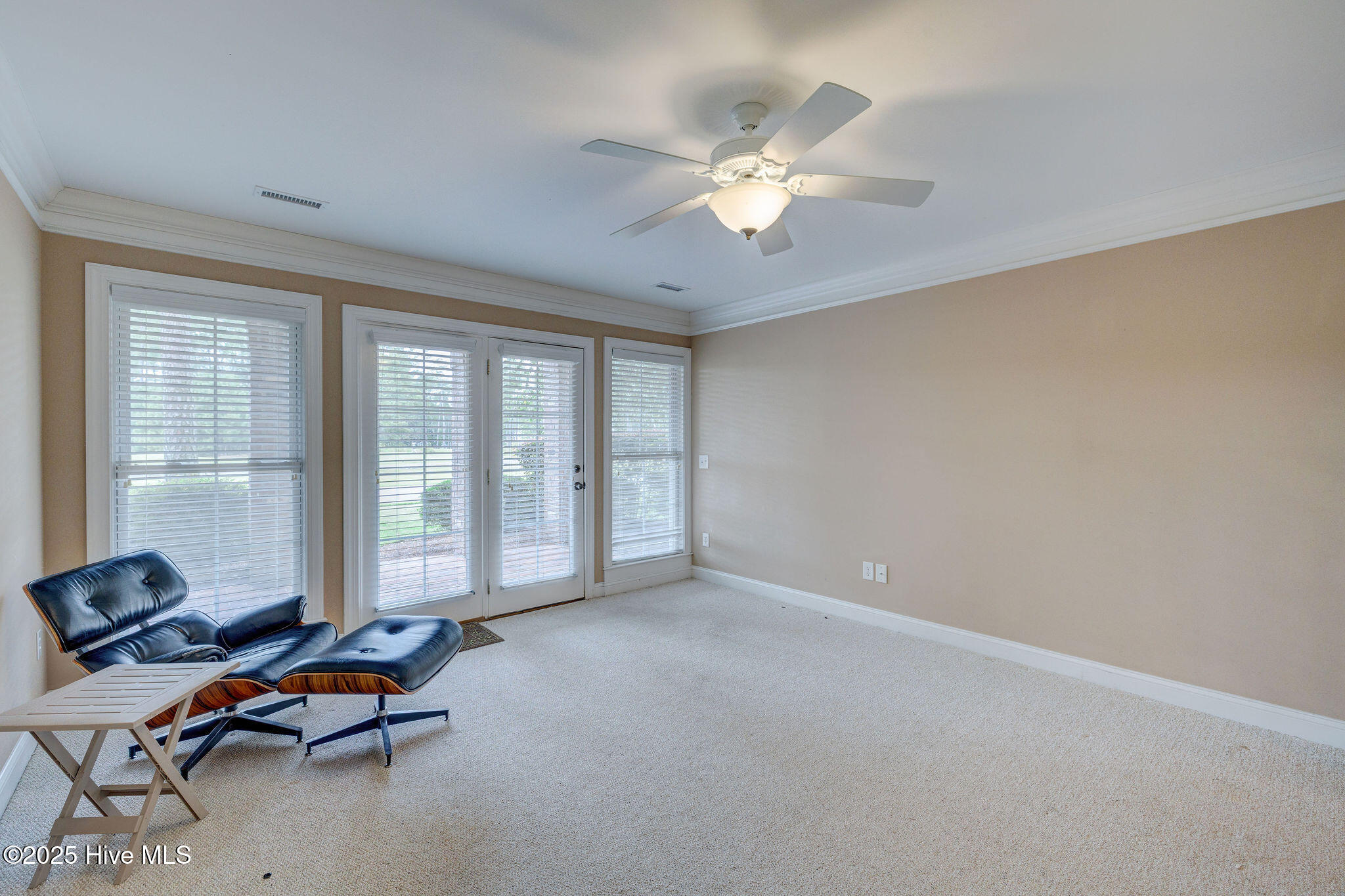 100530100 | Photo 34