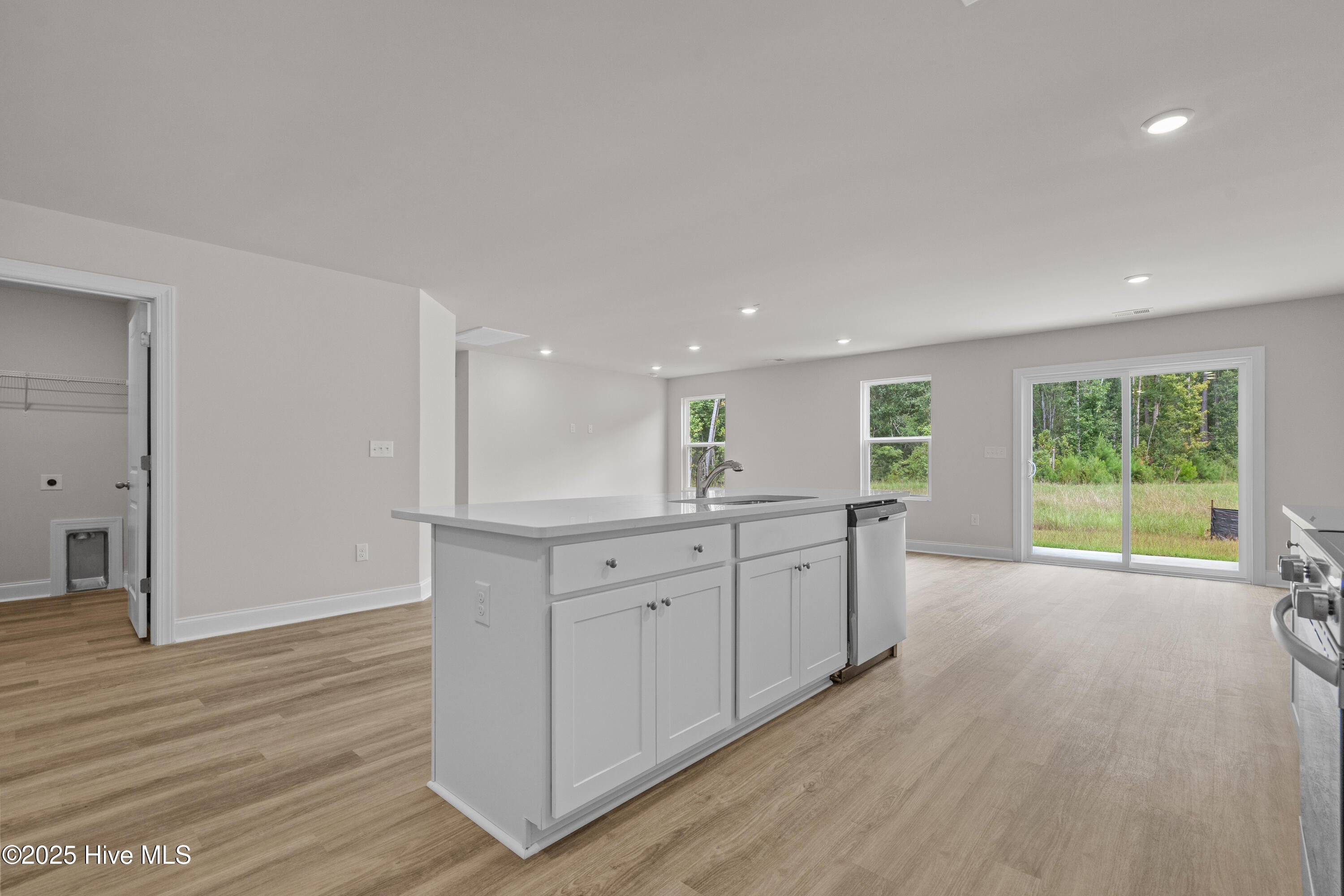 100526772 | Photo 24