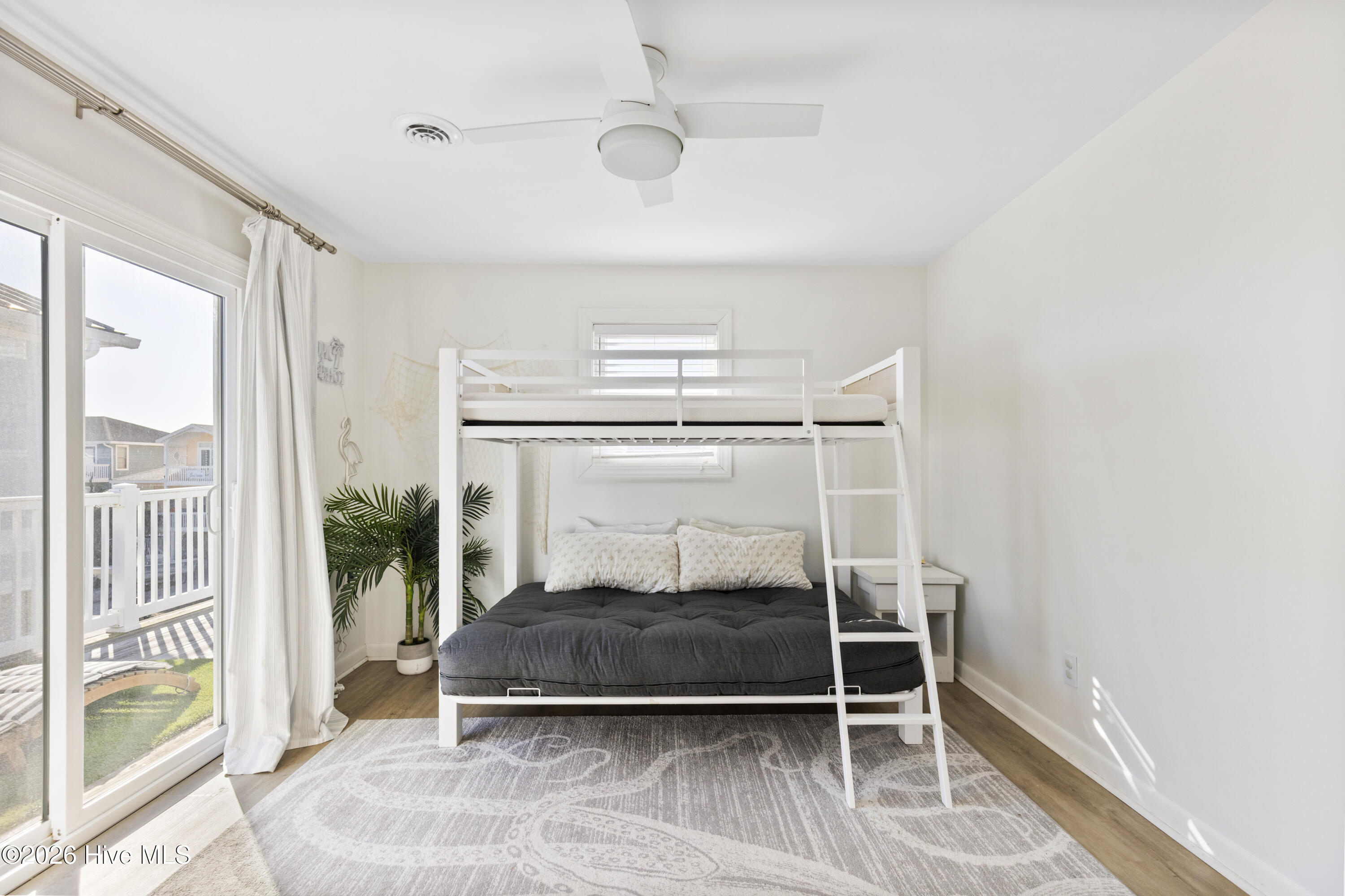 100552709 | Photo 34