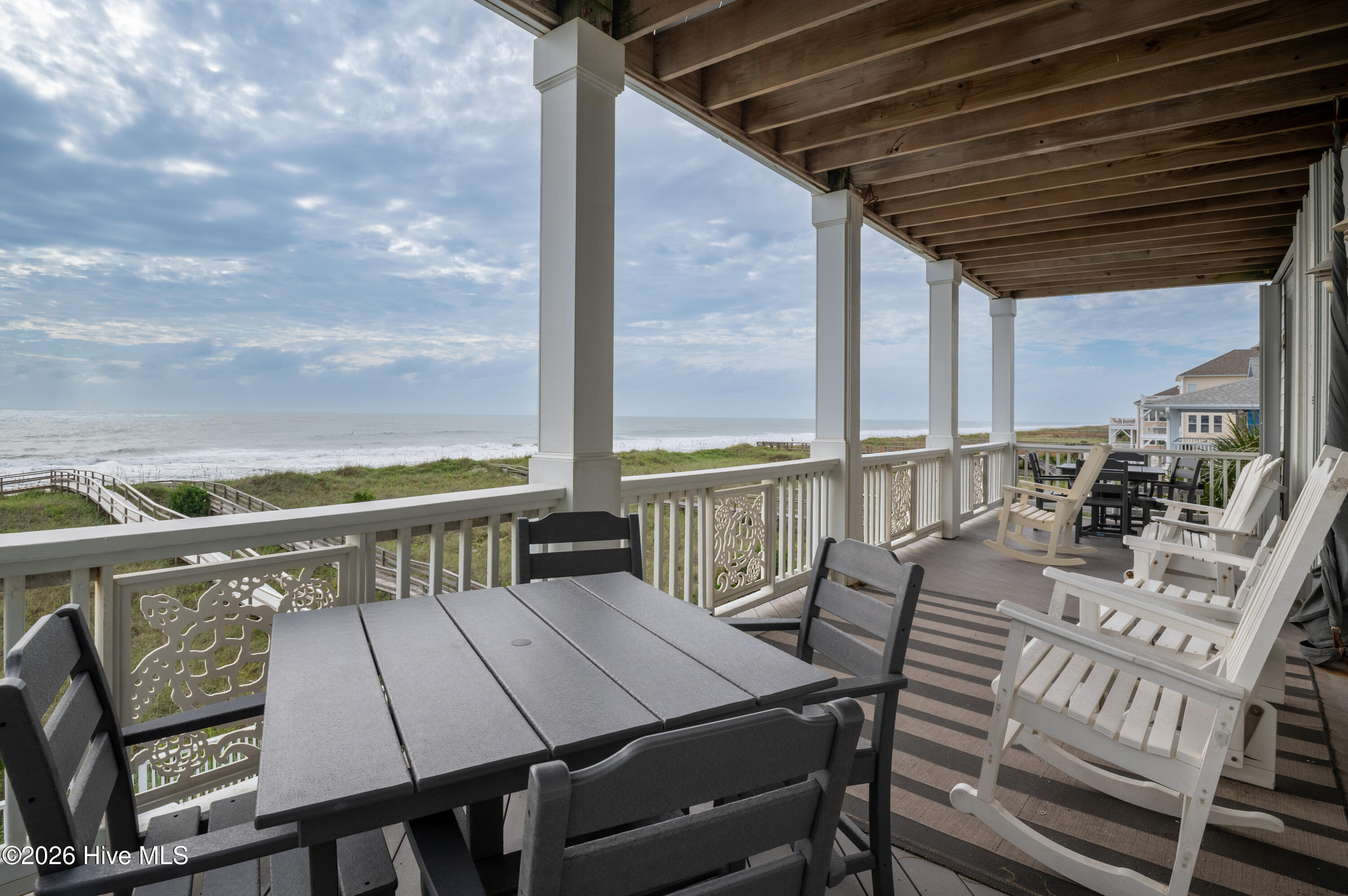 100550825 | Photo 39