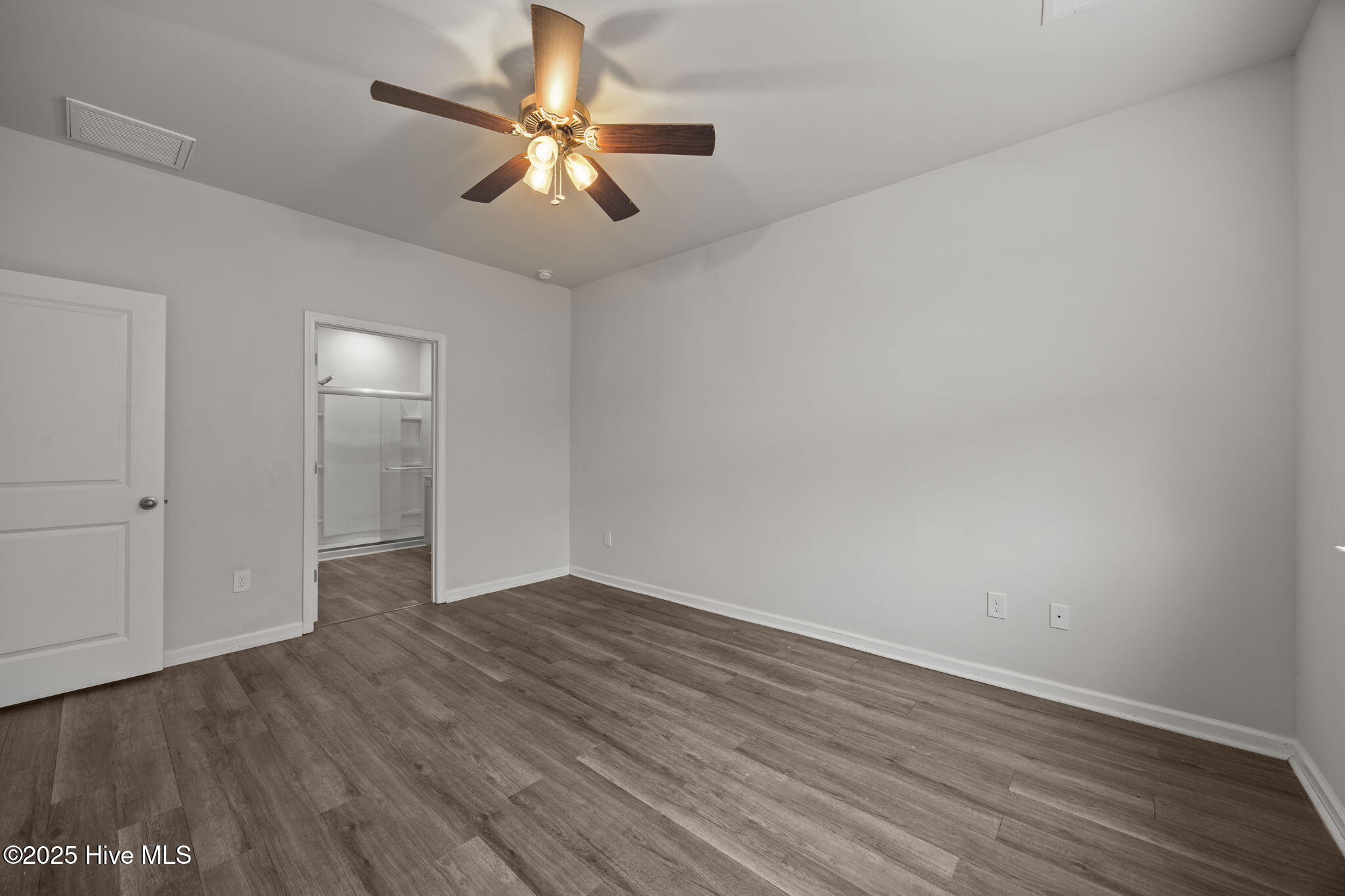 100546434 | Photo 16