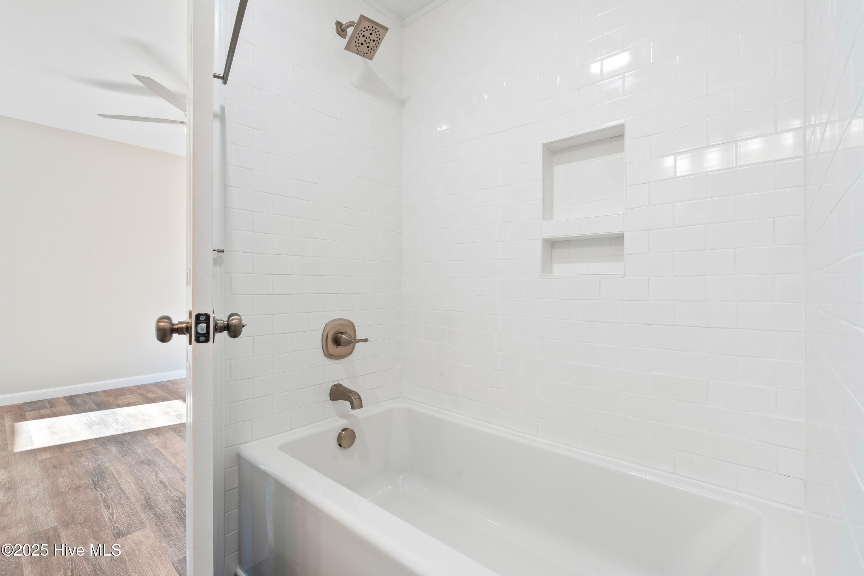 100545908 | Photo 28