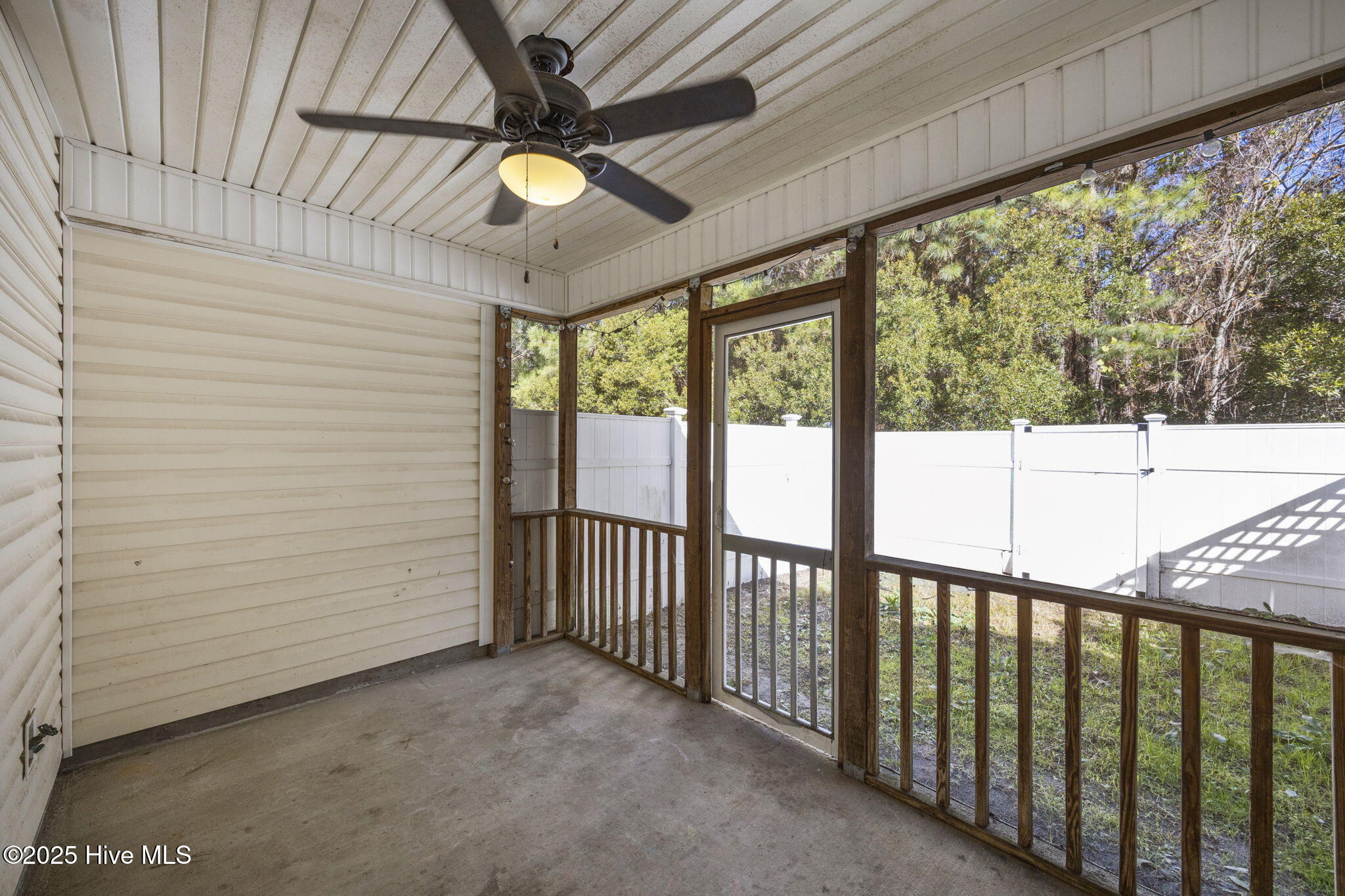 100544905 | Photo 23