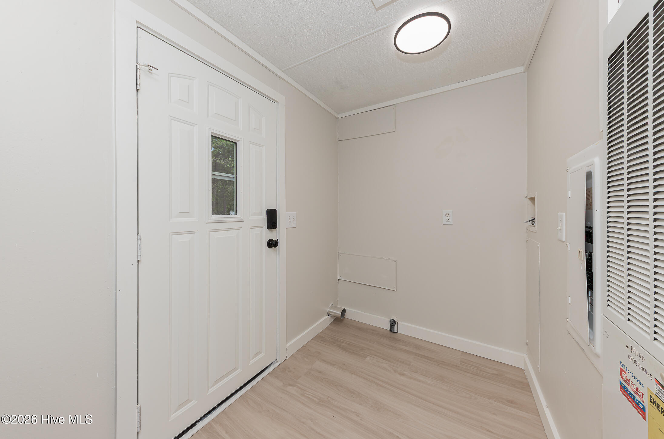 100570278 | Photo 31