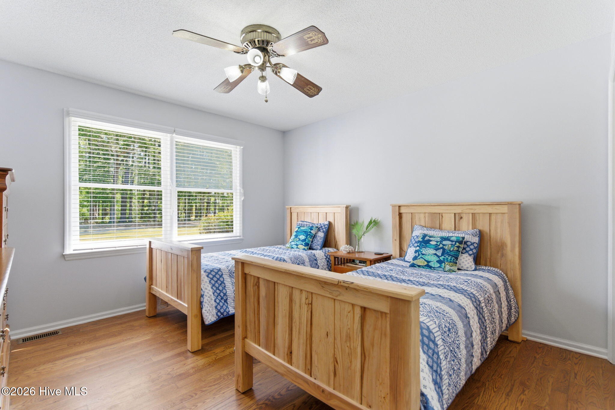 100569907 | Photo 30