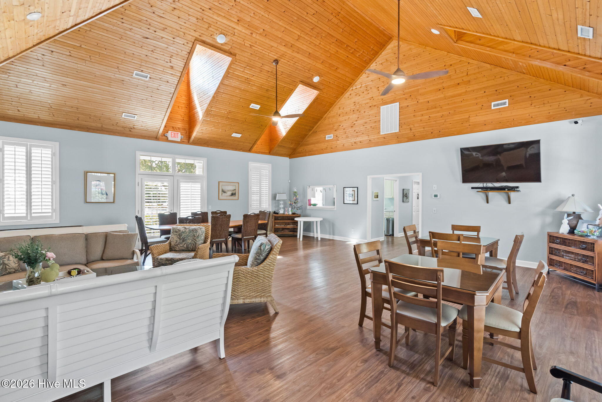 100560894 | Photo 65