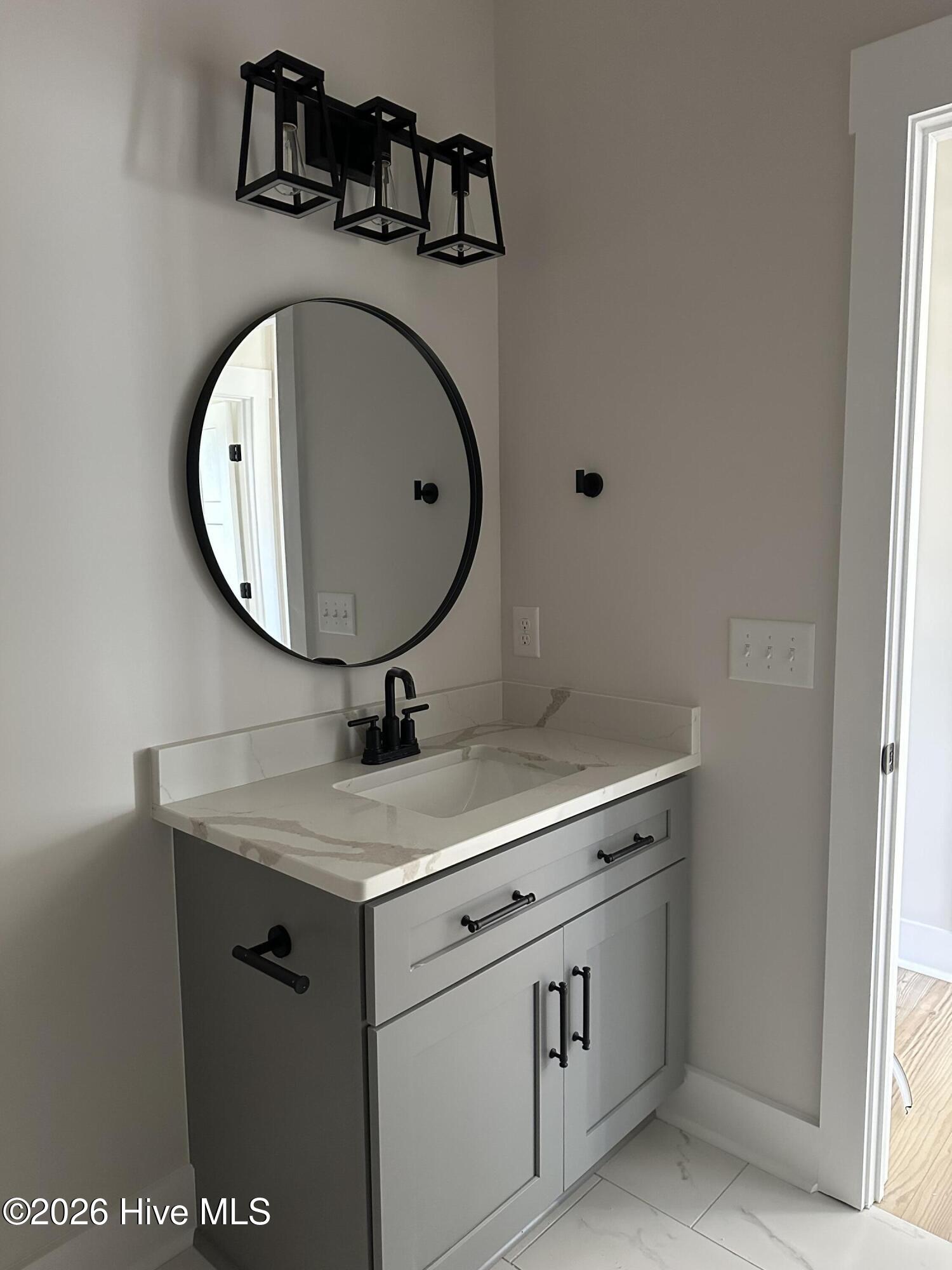 100561346 | Photo 23