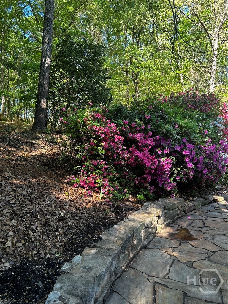 121 Ashbrook Drive