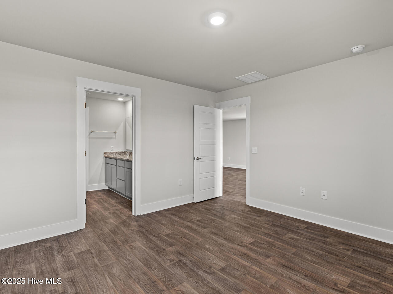 100530174 | Photo 16