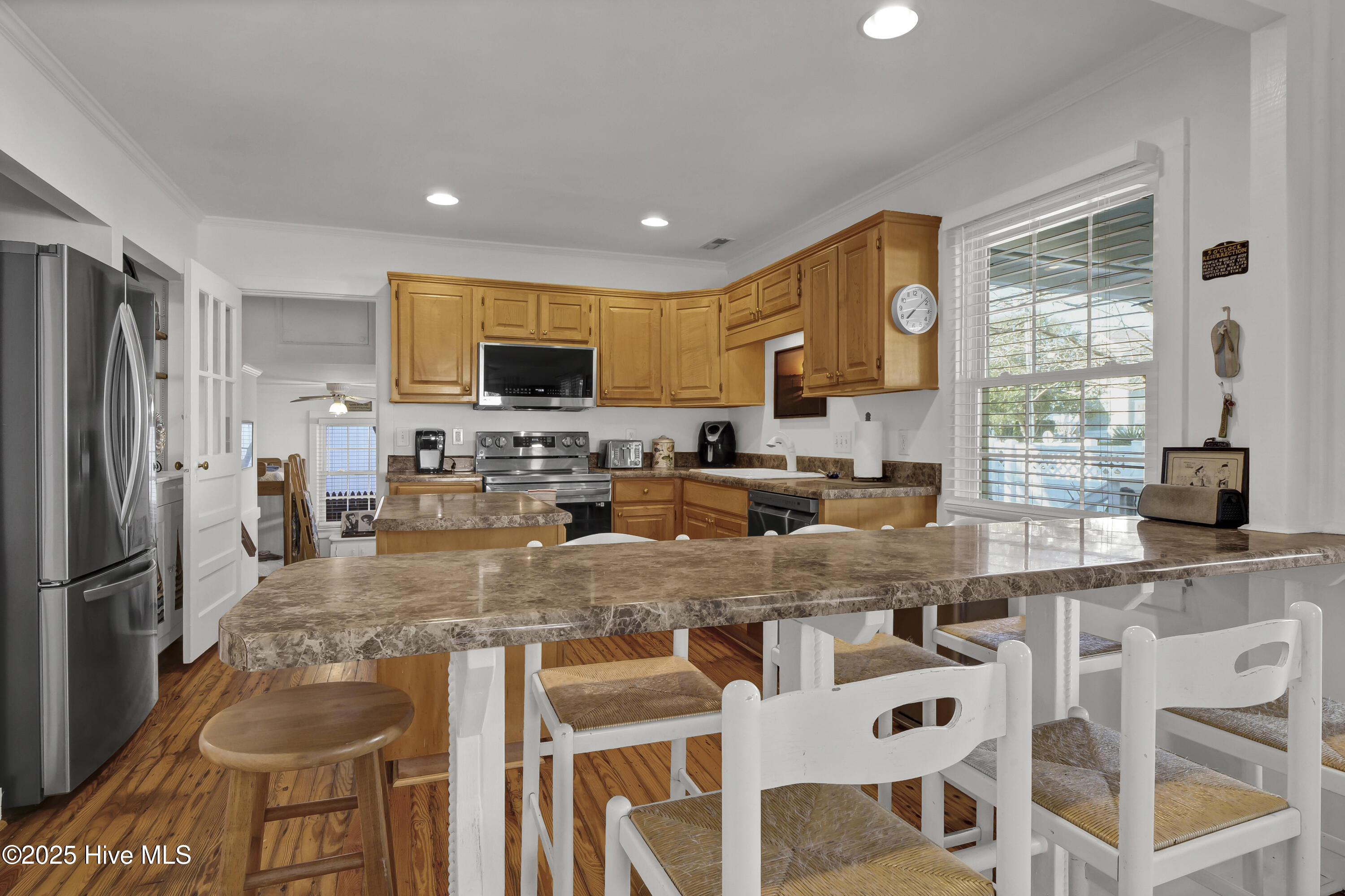 100537490 | Photo 12