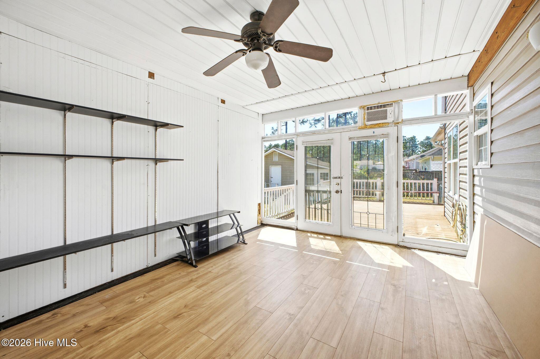 100564329 | Photo 26