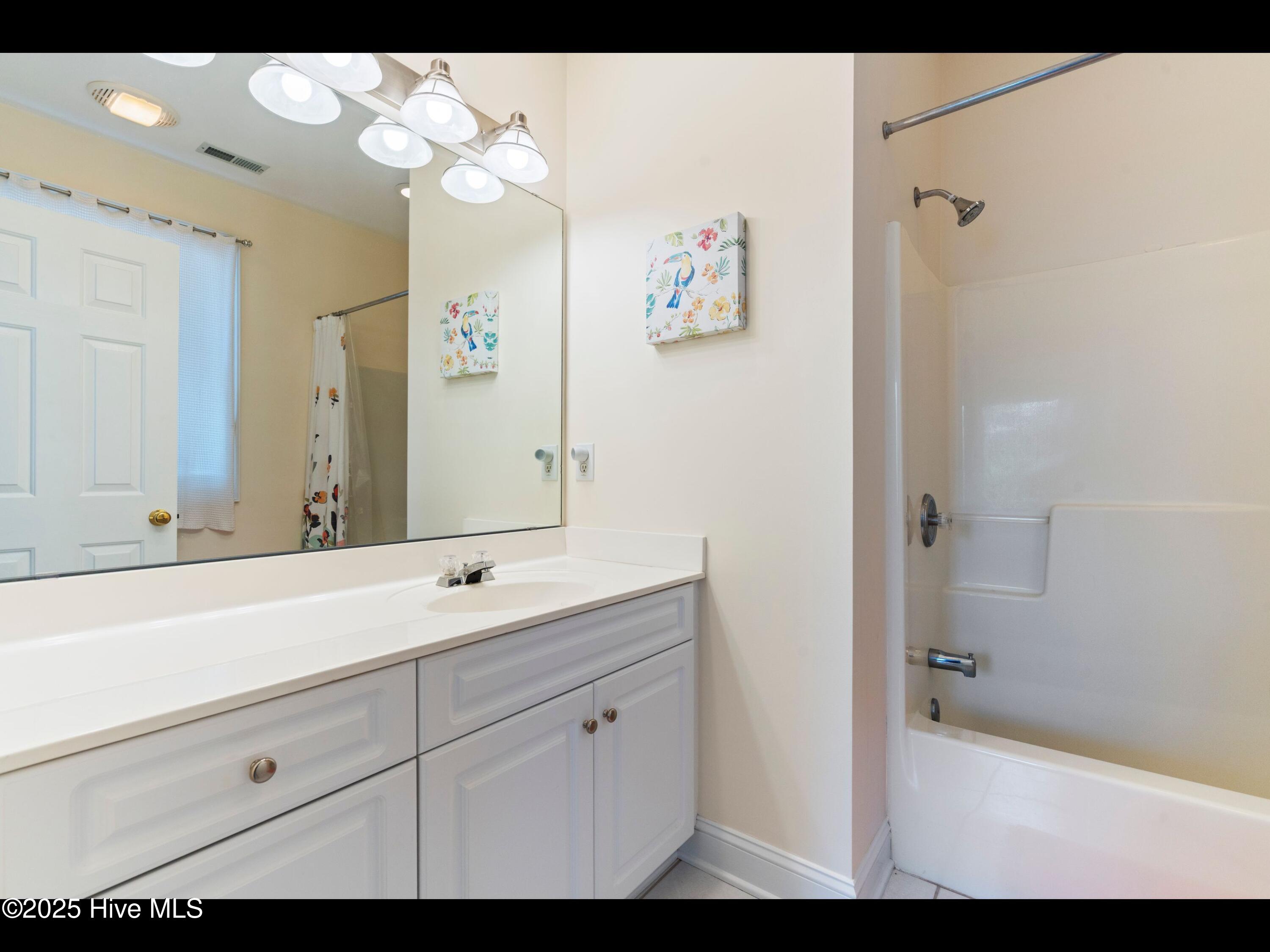 100511839 | Photo 53