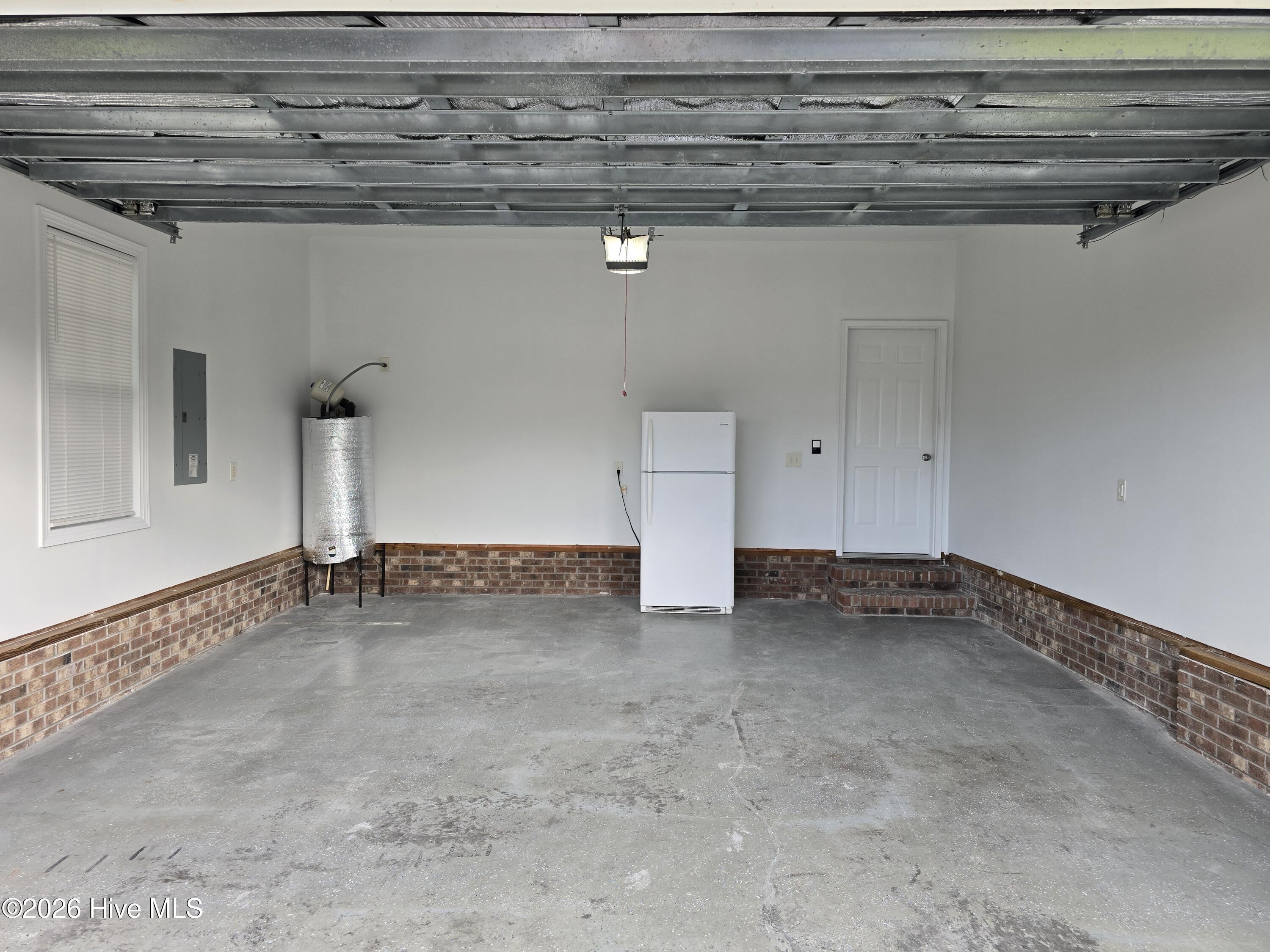 100570364 | Photo 46