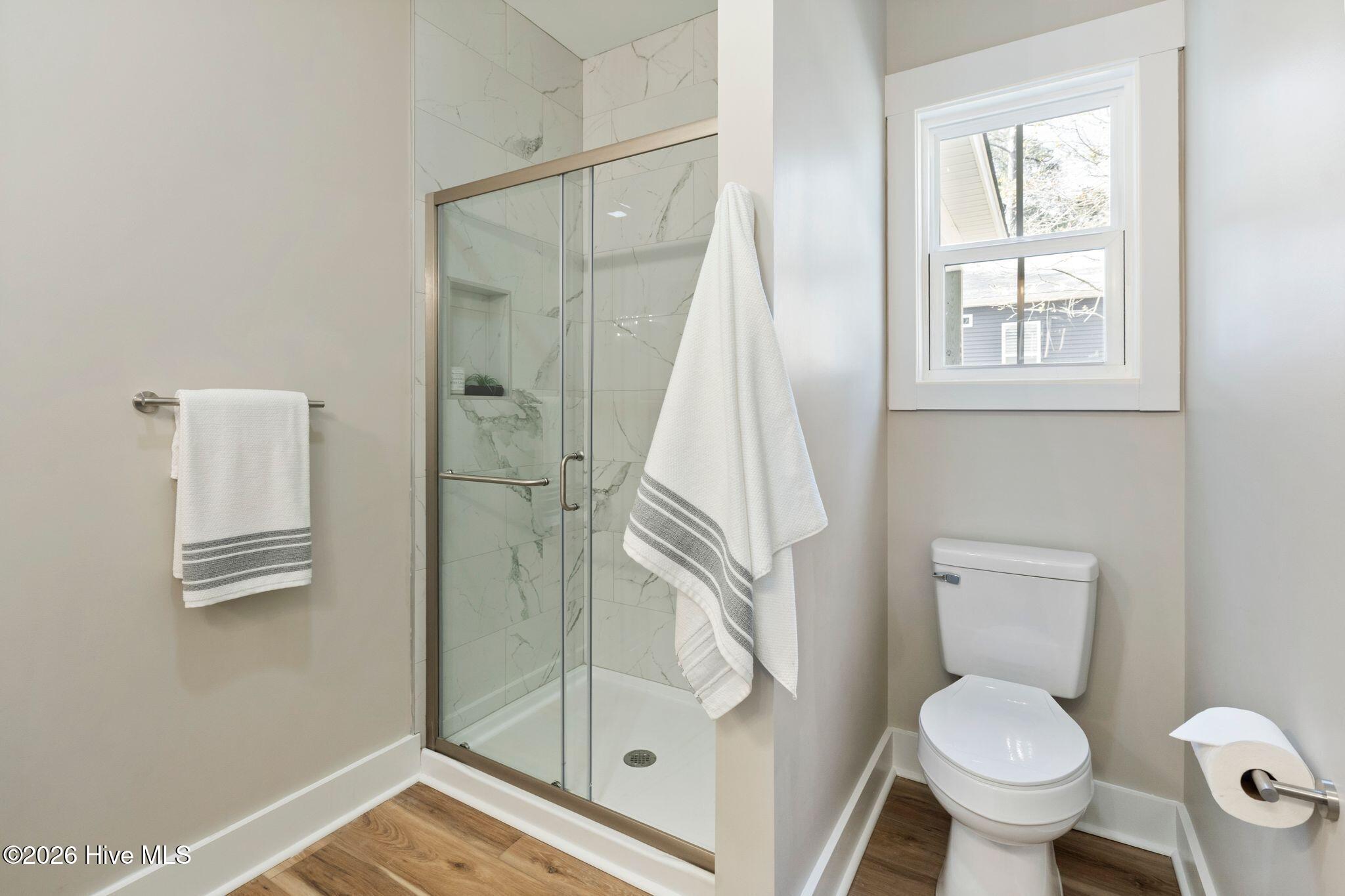 100558463 | Photo 38