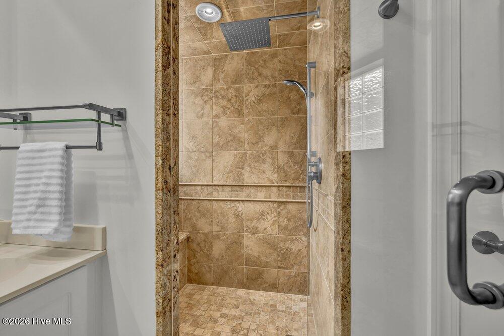 100558547 | Photo 32