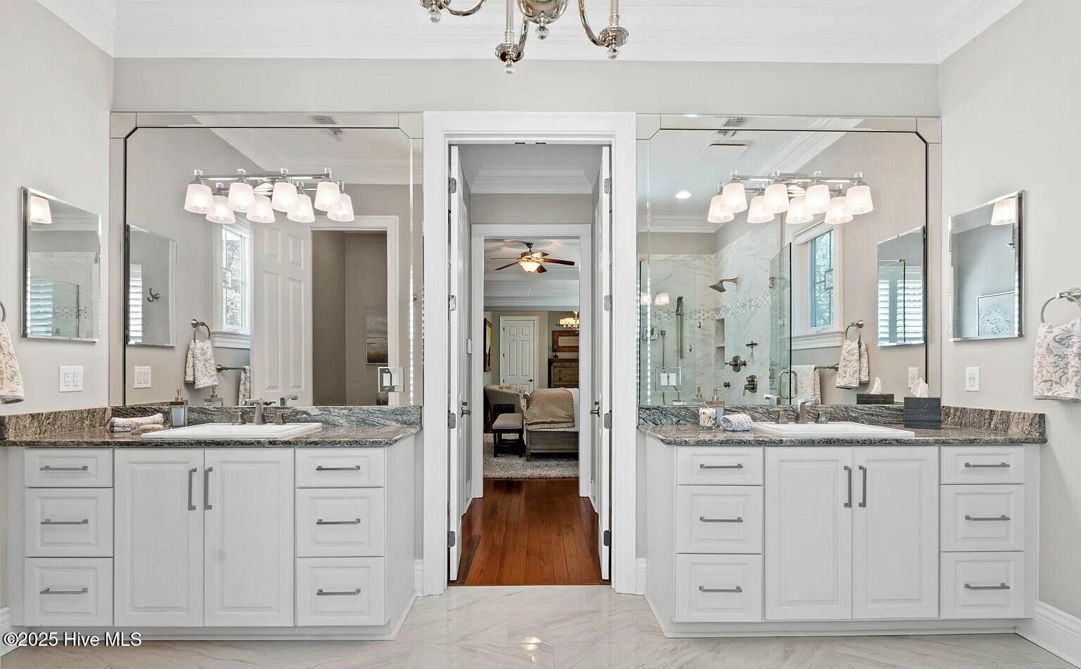 100549580 | Photo 52