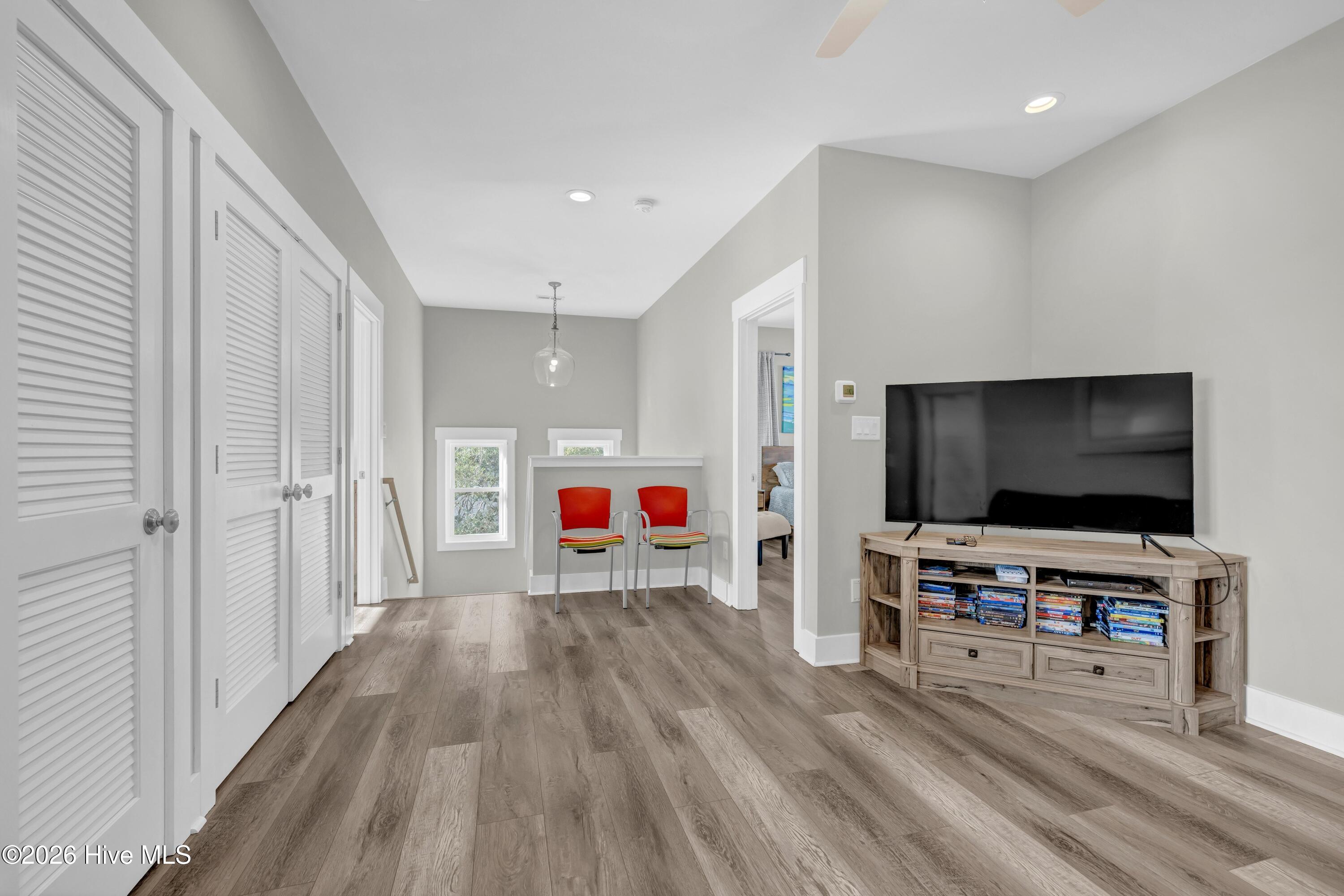 100549808 | Photo 23