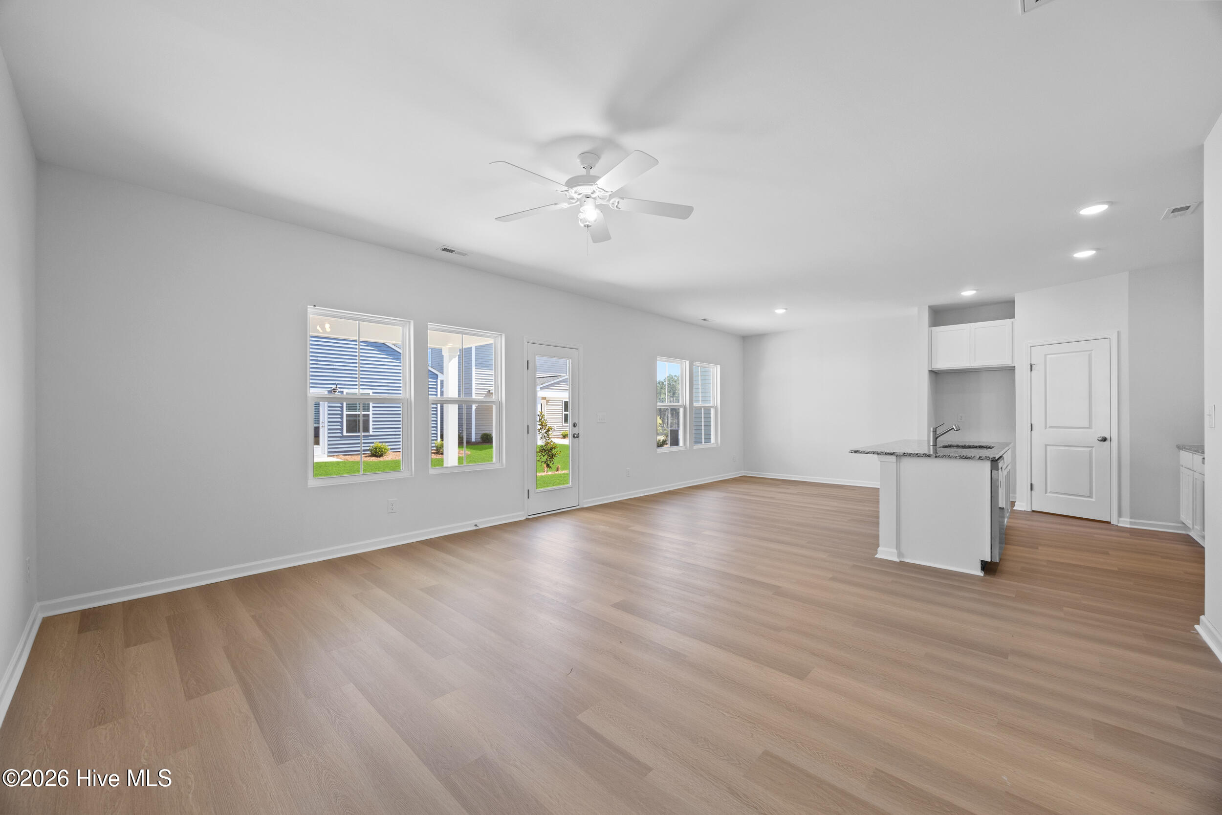 100547269 | Photo 13