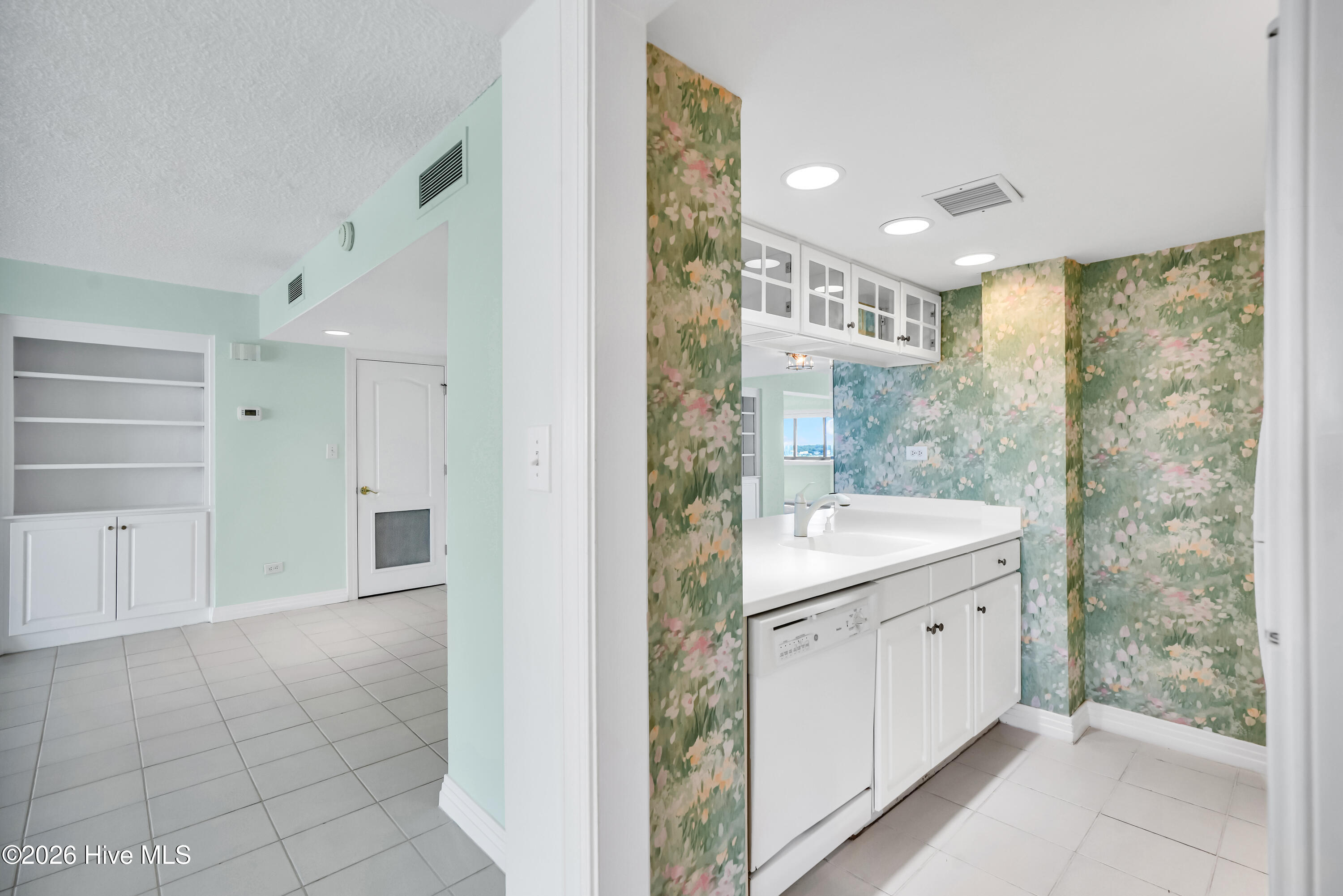 Exterior photo of 322 Causeway Drive Ste 1107, Wrightsville Beach, NC 28480. MLS: 100588090